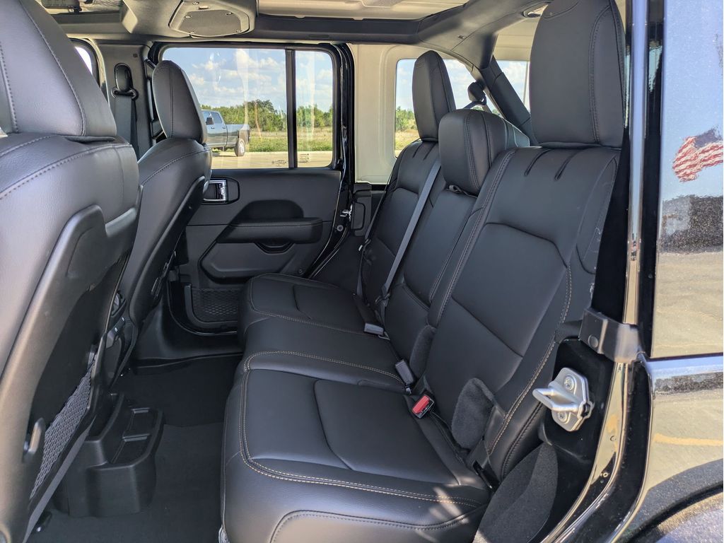 2025 Jeep Wrangler 4-Door Sahara - Photo 12