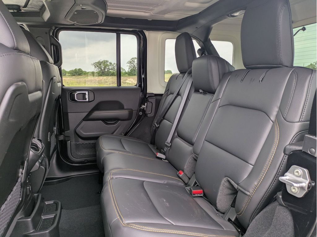 2025 Jeep Wrangler 4-Door Sahara - Photo 13