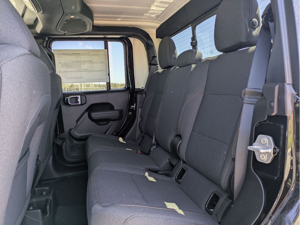 2025 Jeep Gladiator Willys - Photo 13