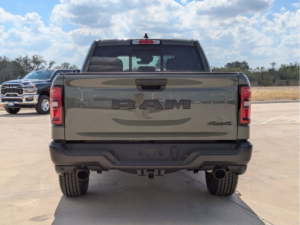 New 2026 Ram 1500 TRADESMAN CREW CAB 4X4 5'7 BOX Pickup