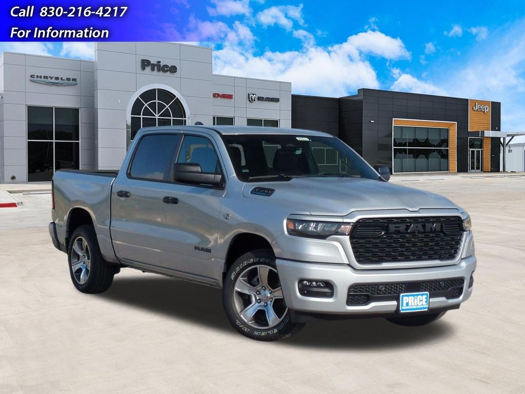 New 2026 Ram 1500 EXPRESS CREW CAB 4X4 5'7 BOX