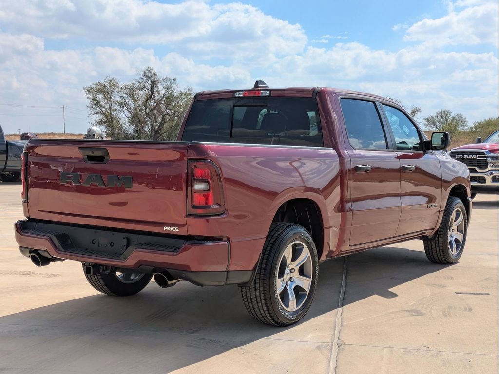 New 2026 Ram 1500 EXPRESS CREW CAB 4X2 5'7 BOX Pickup