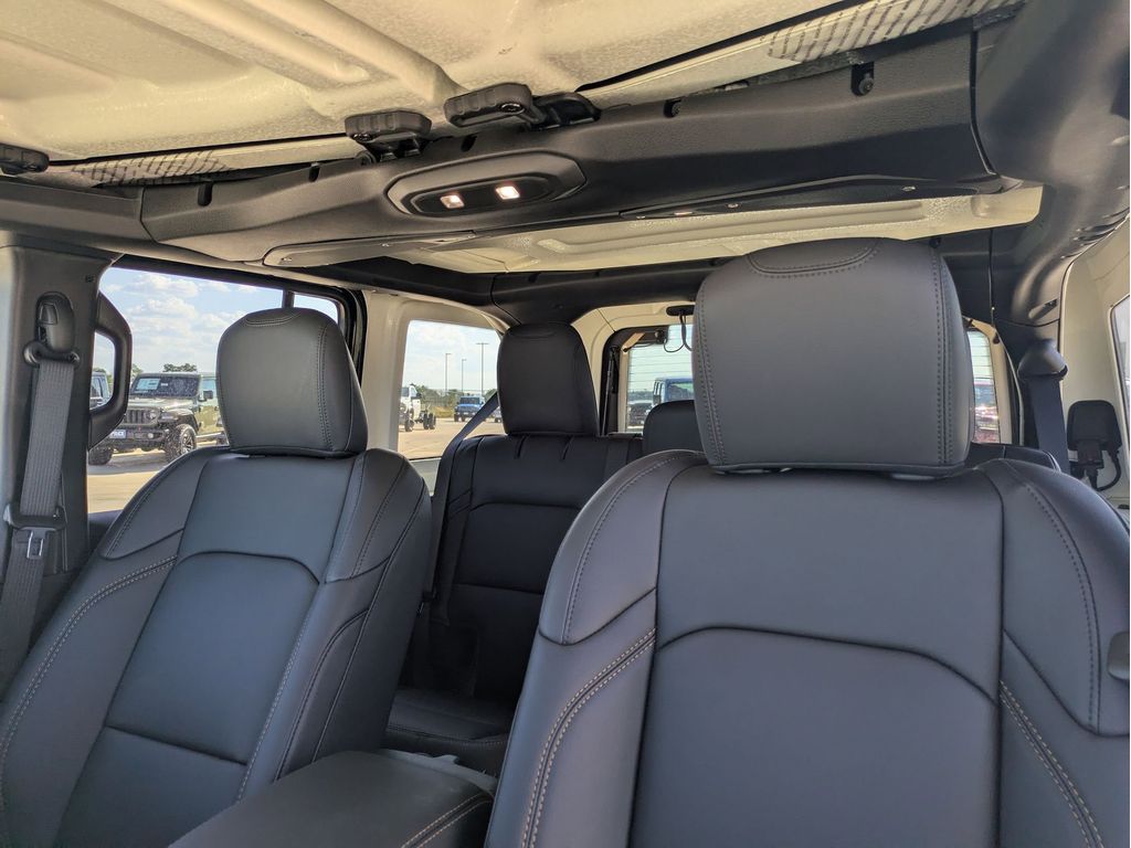 2025 Jeep Wrangler 4-Door Sahara - Photo 11