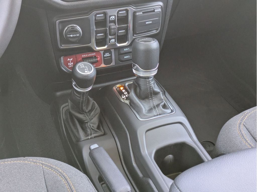 2025 Jeep Gladiator Willys - Photo 16
