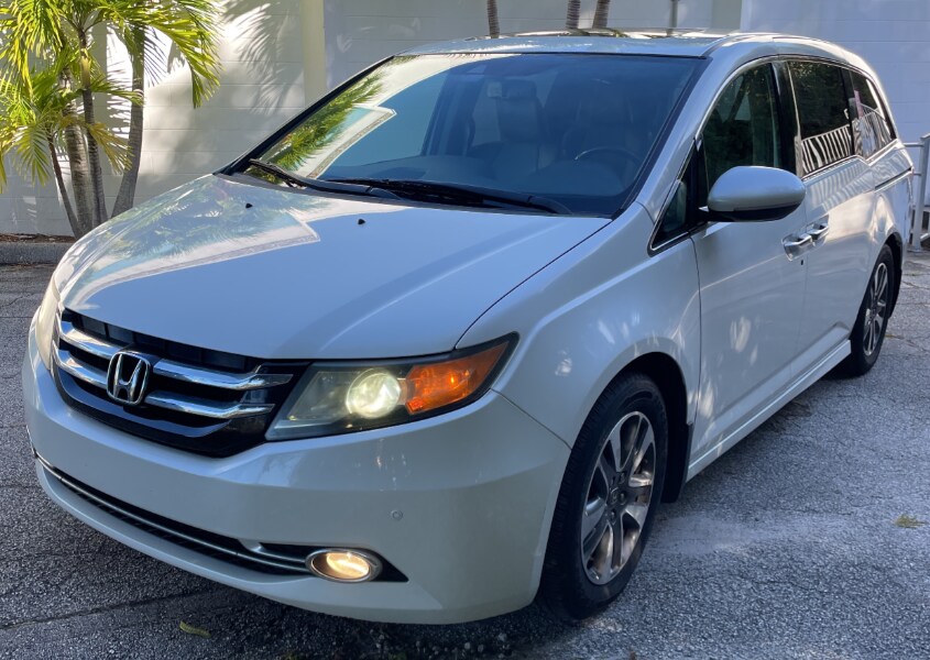 2016 Honda Odyssey Touring Elite photo 3