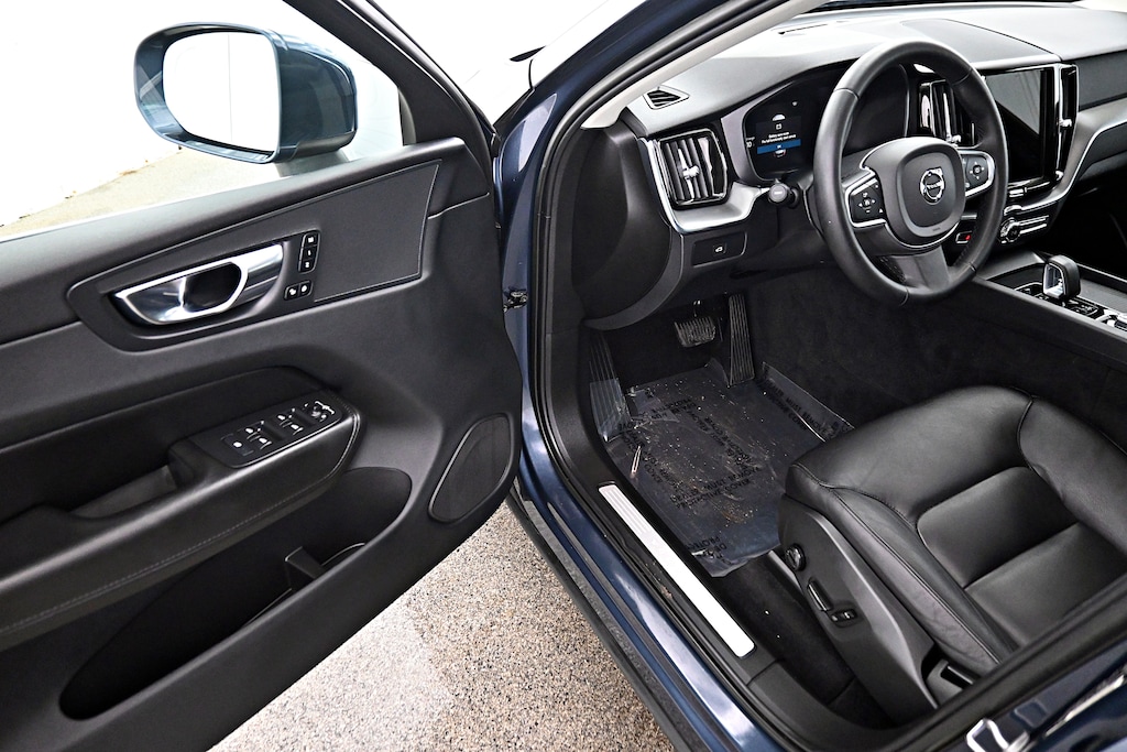 Used 2023 Volvo XC60 B5 Core SUV