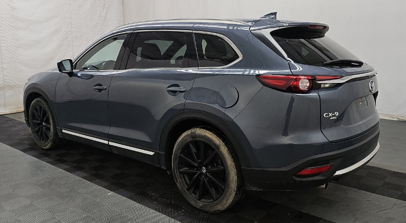 View vehicle photo 4