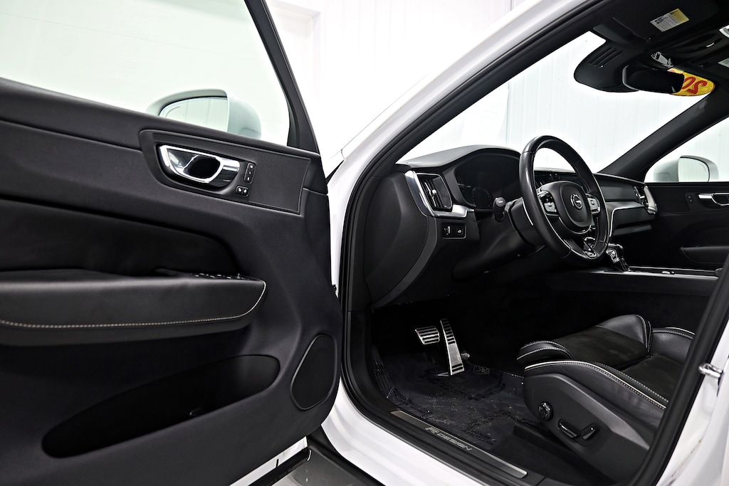 Used 2018 Volvo XC60 T6 R-Design SUV