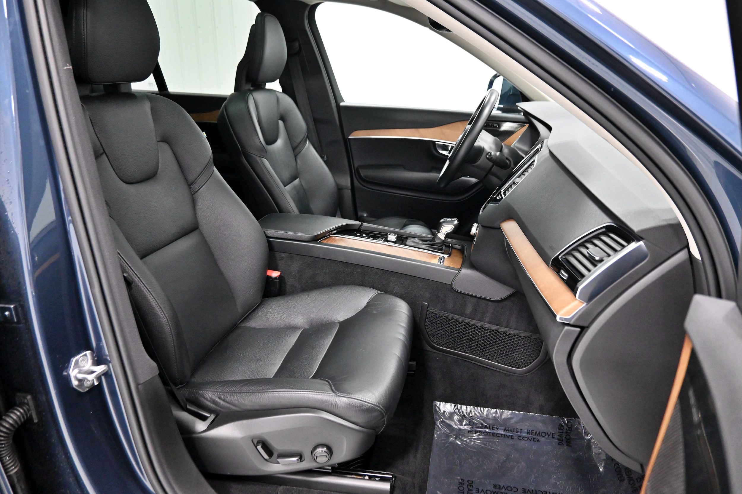 2021 Volvo XC90 Momentum - Photo 30