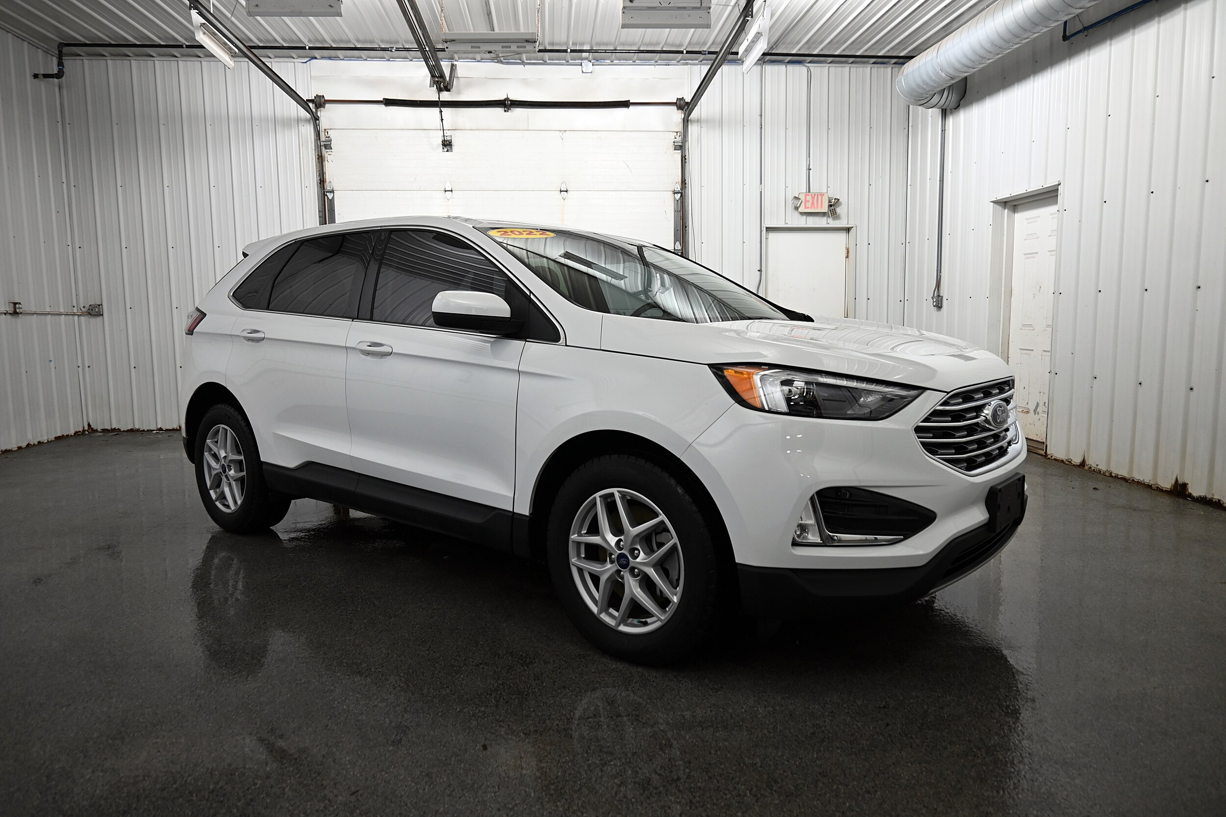 2022 Ford Edge SEL photo 2