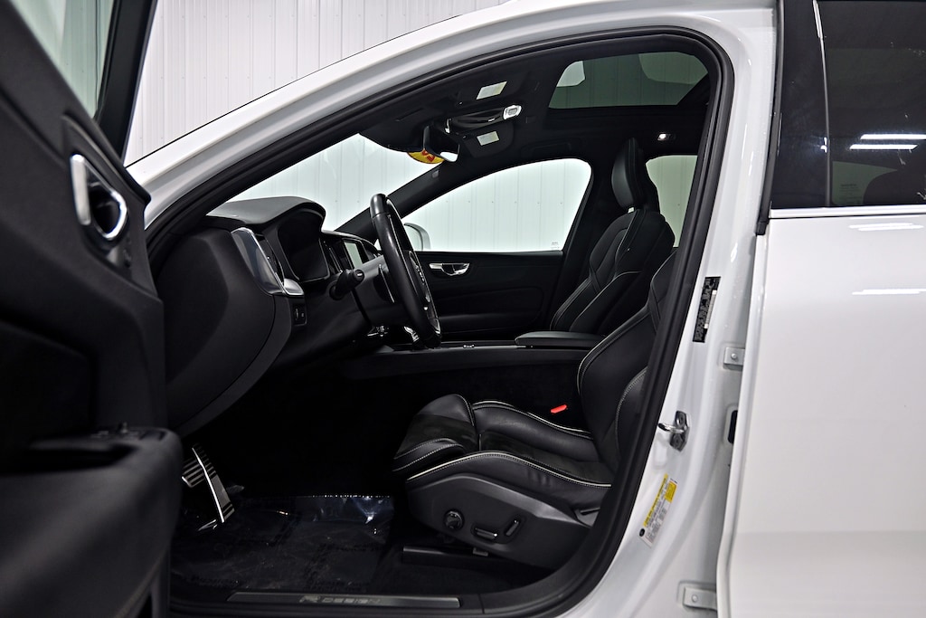 Used 2018 Volvo XC60 T6 R-Design SUV