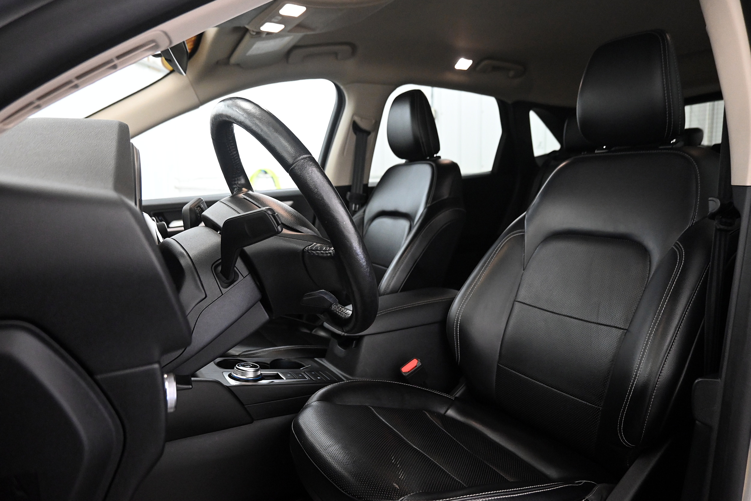 2020 Ford Escape SEL photo 3