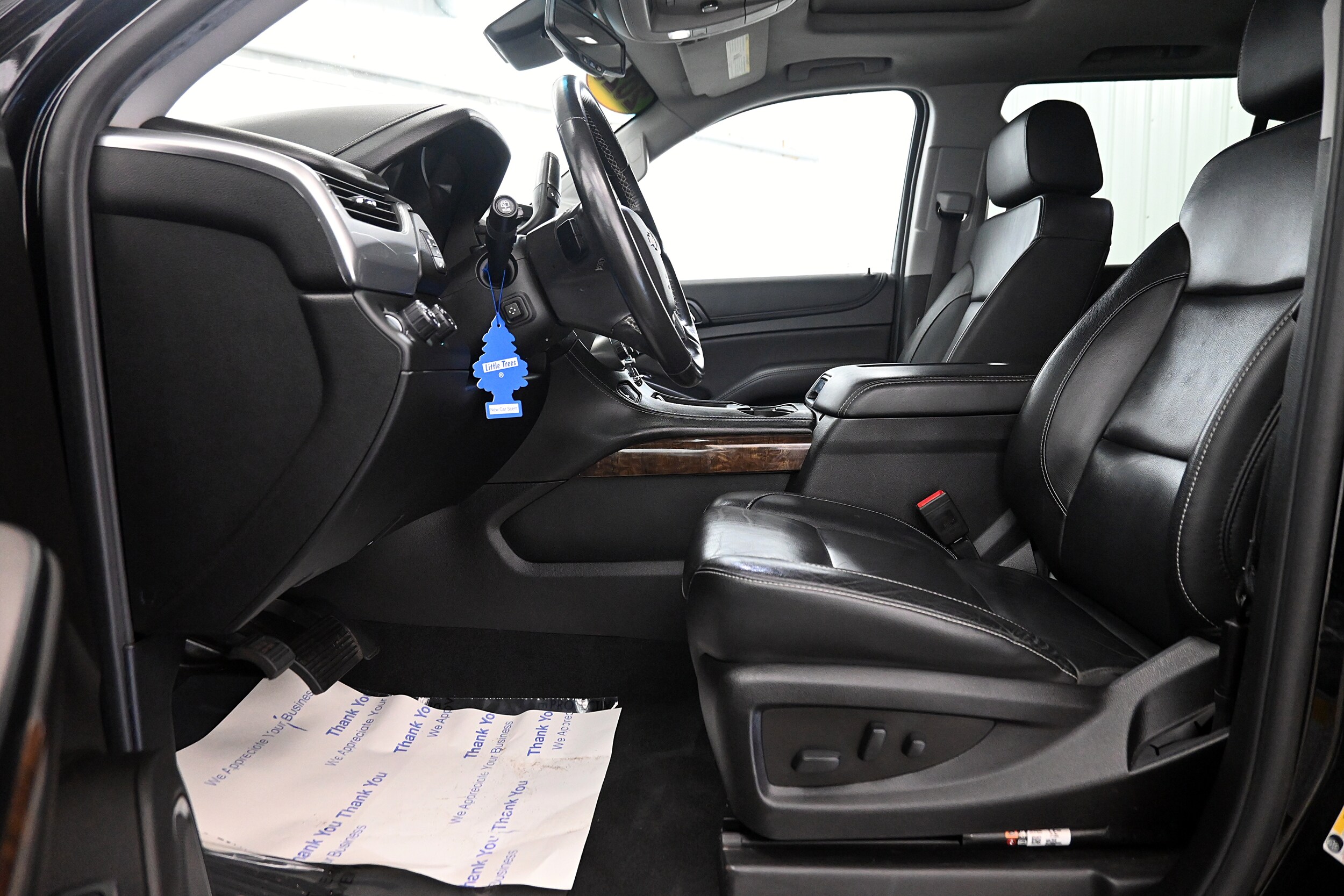 2020 Chevrolet Suburban LT photo 2