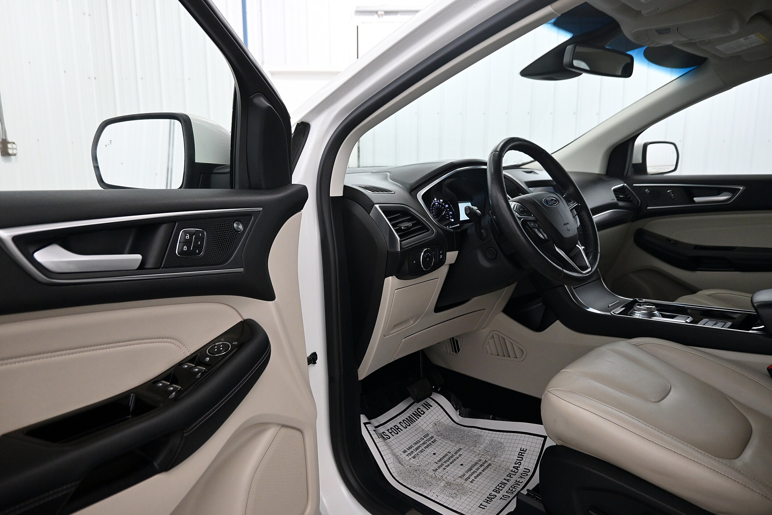 2020 Ford Edge Titanium photo 3