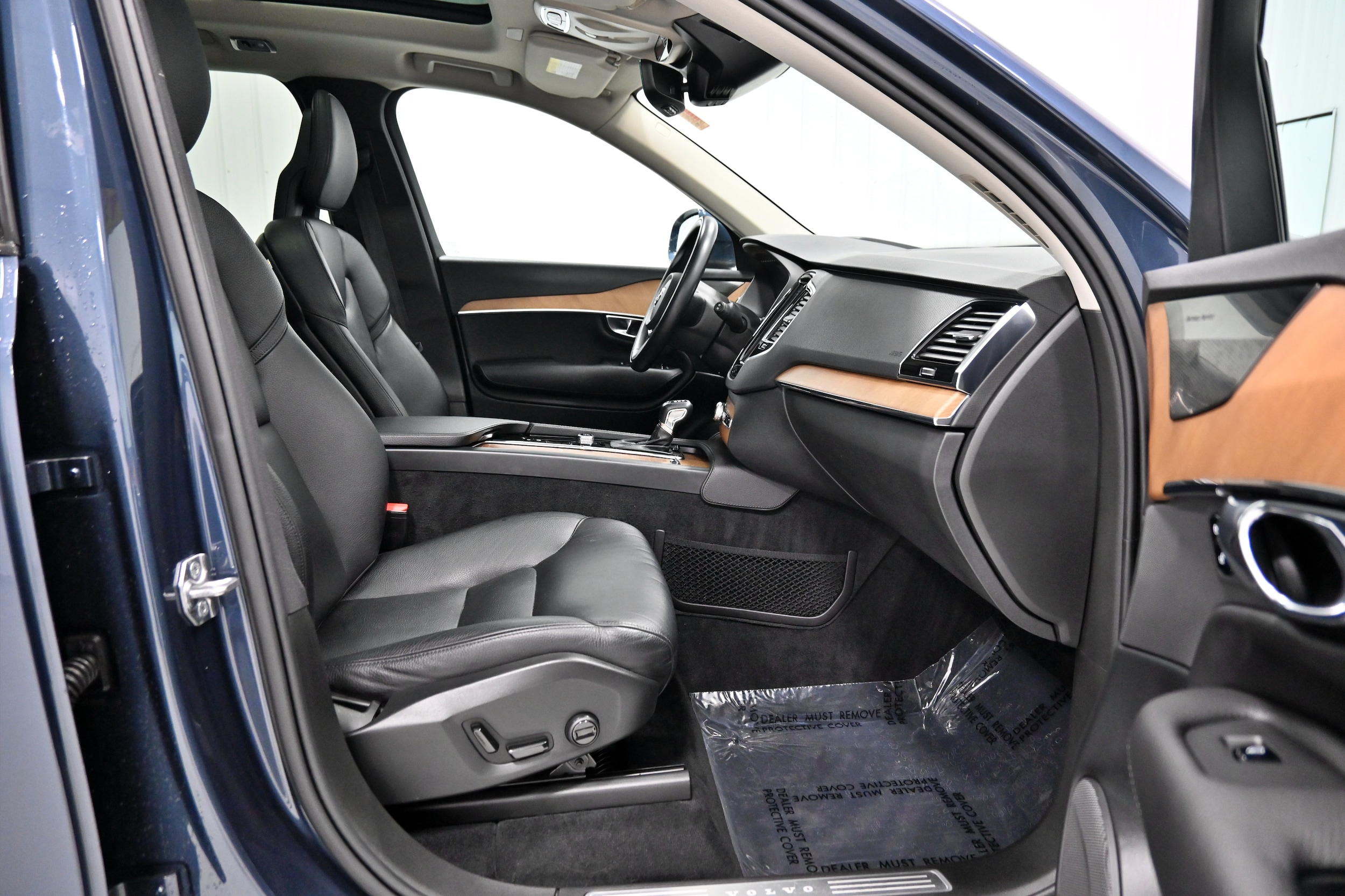 2021 Volvo XC90 Momentum - Photo 28