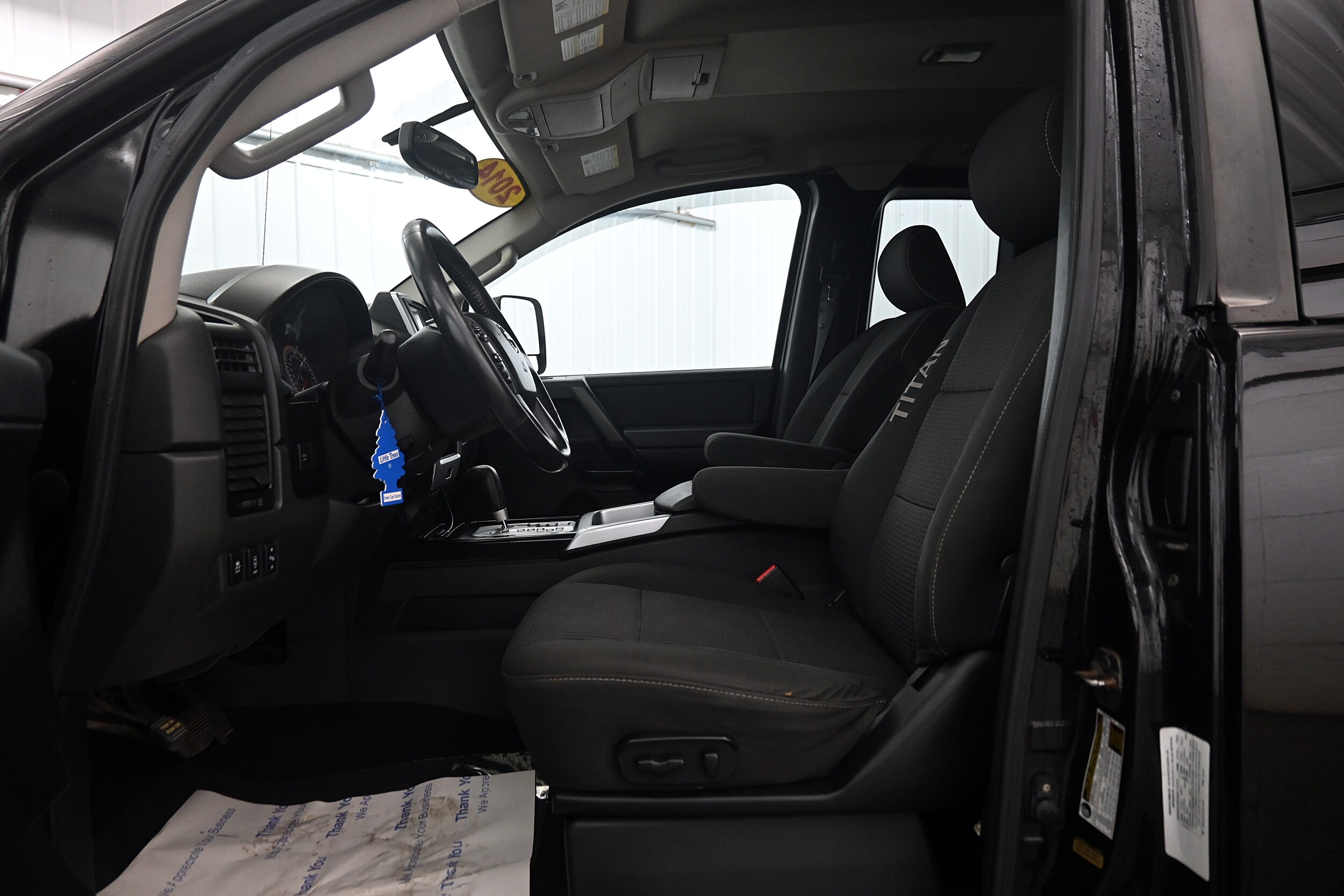 2014 Nissan Titan PRO-4X photo 3