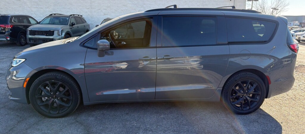 Used 2021 Chrysler Pacifica Touring L Van Passenger Van