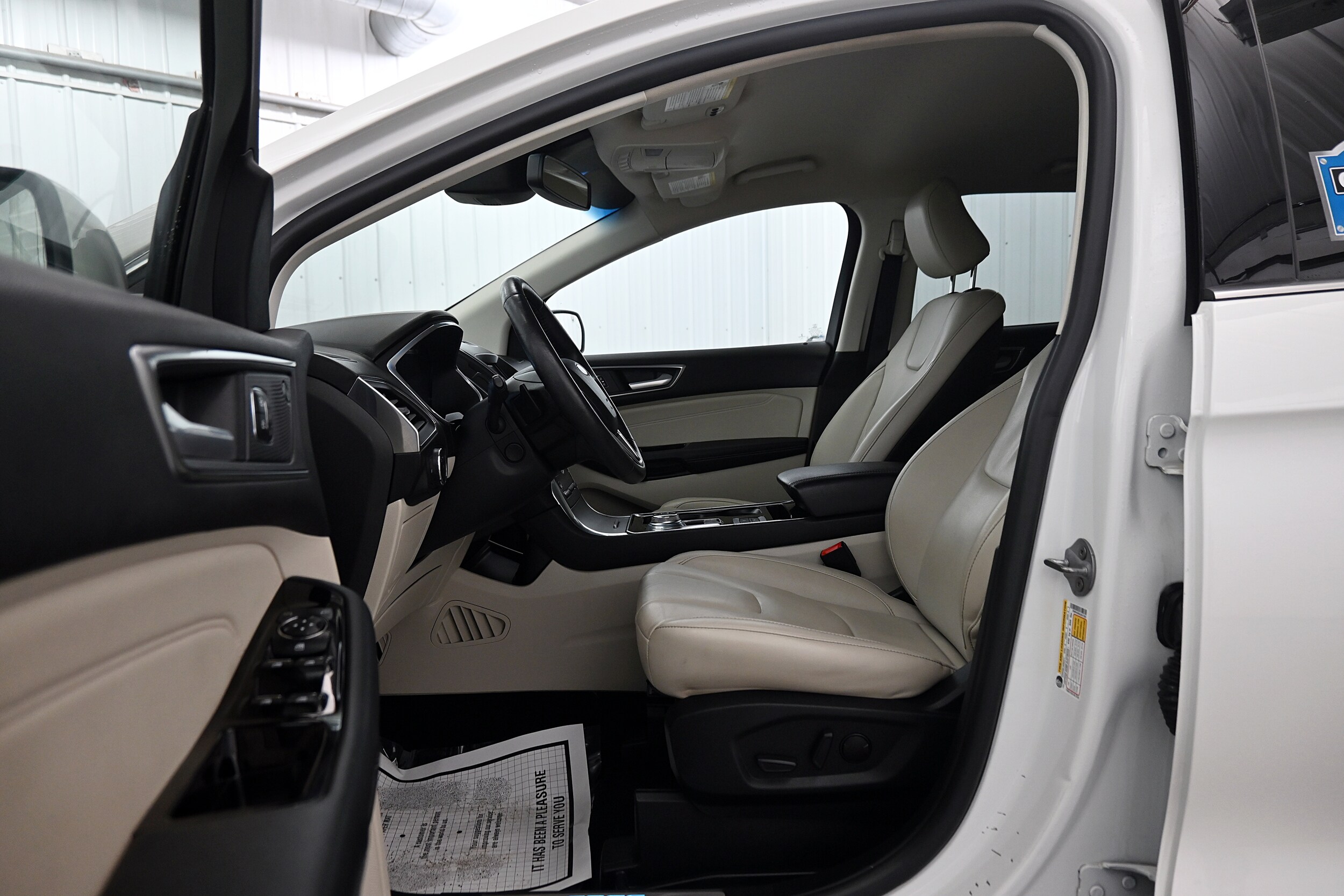 2020 Ford Edge Titanium photo 4