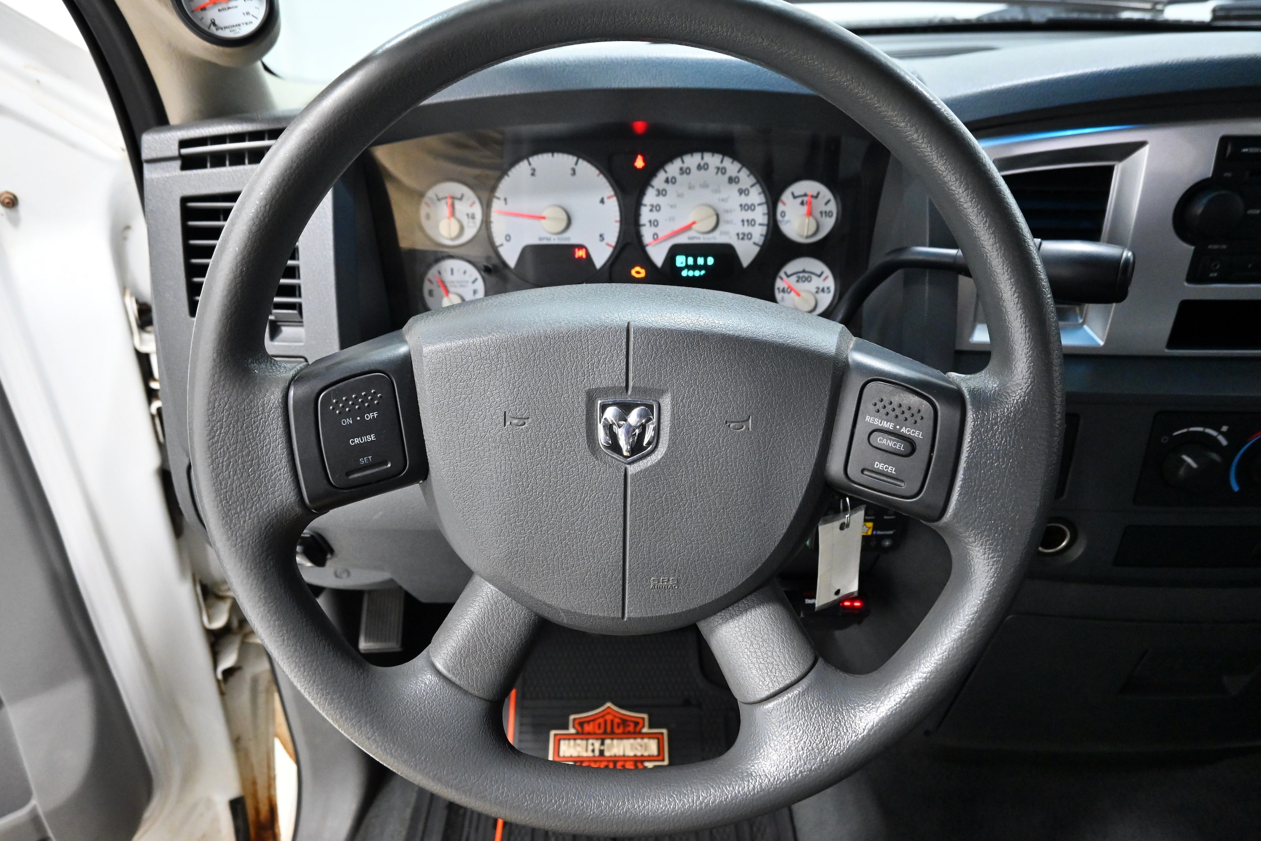 View vehicle photo 6
