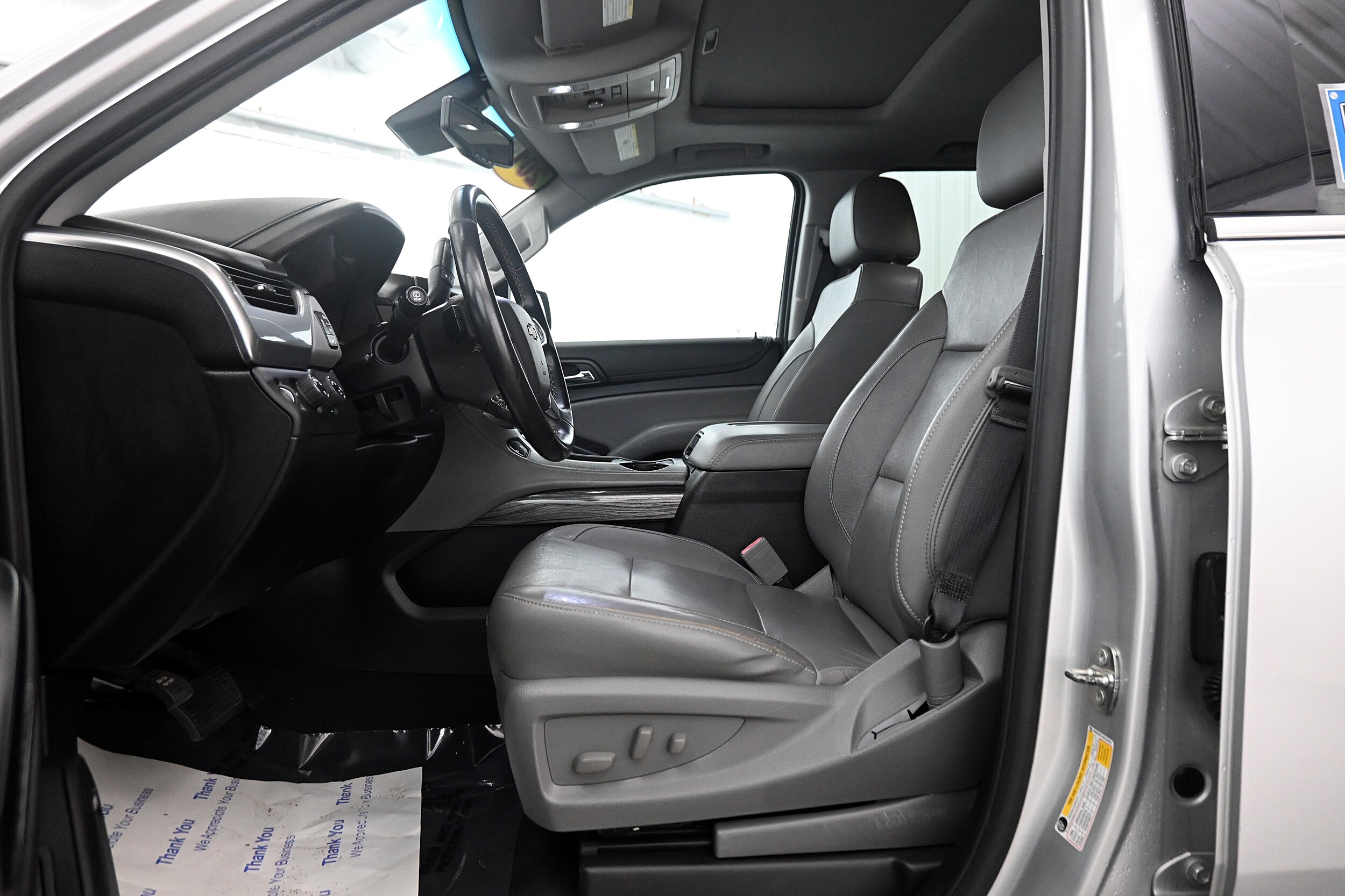 2019 Chevrolet Suburban LT photo 3