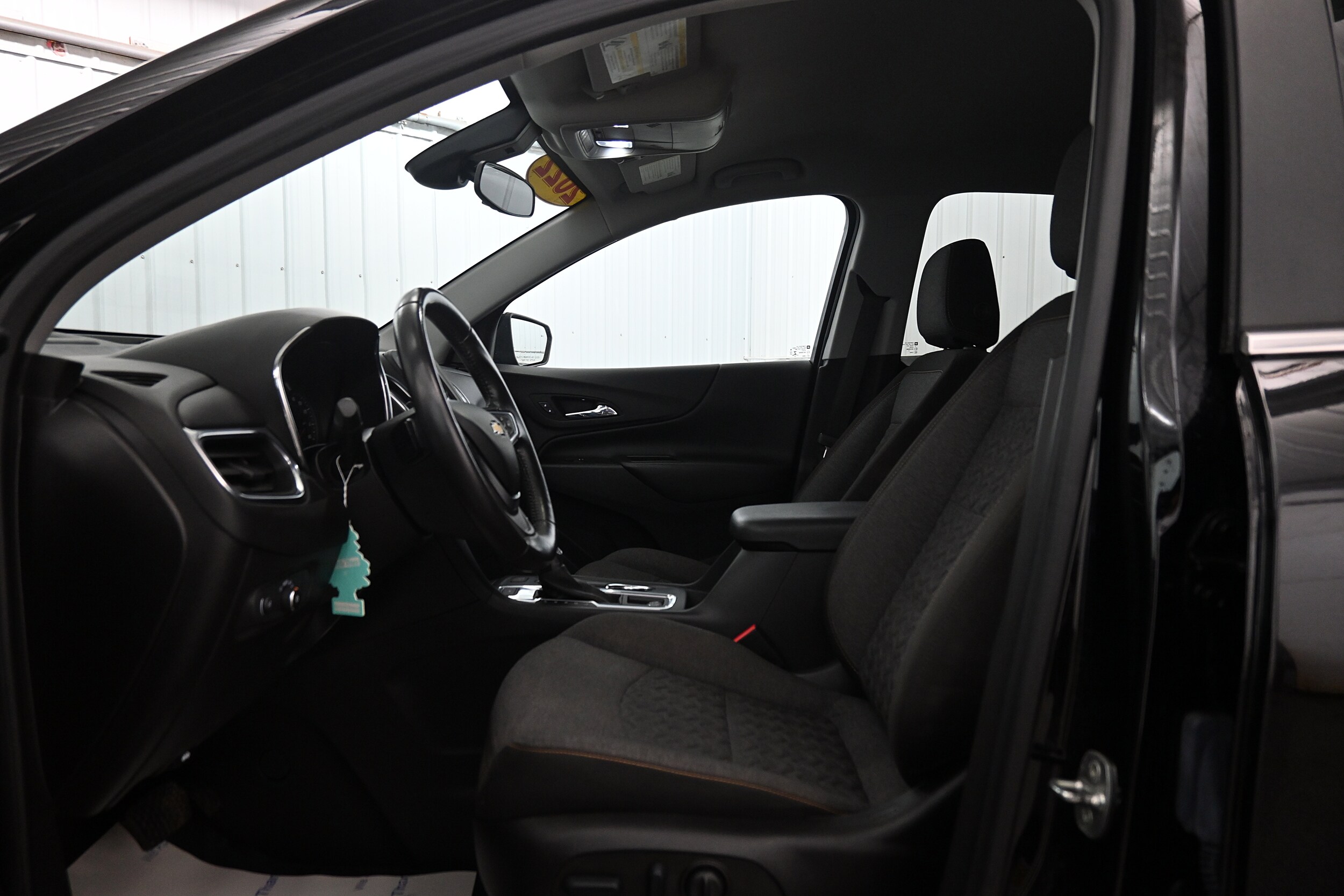2022 Chevrolet Equinox LT photo 2