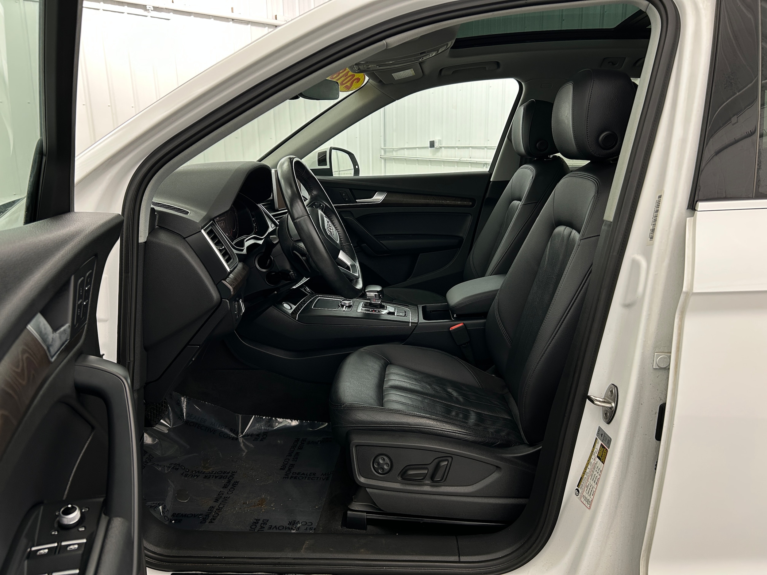 View vehicle photo 4