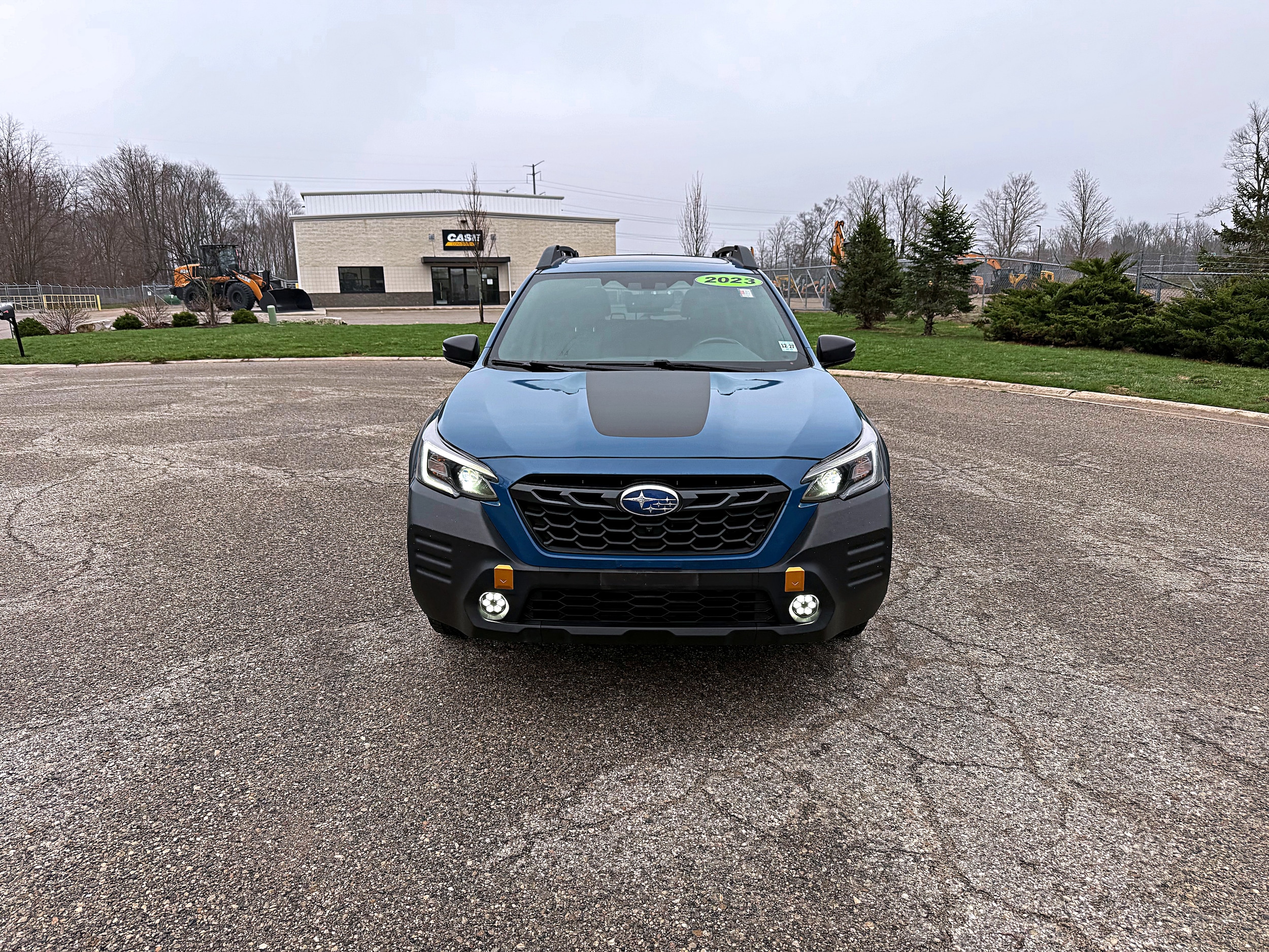 View vehicle photo 4