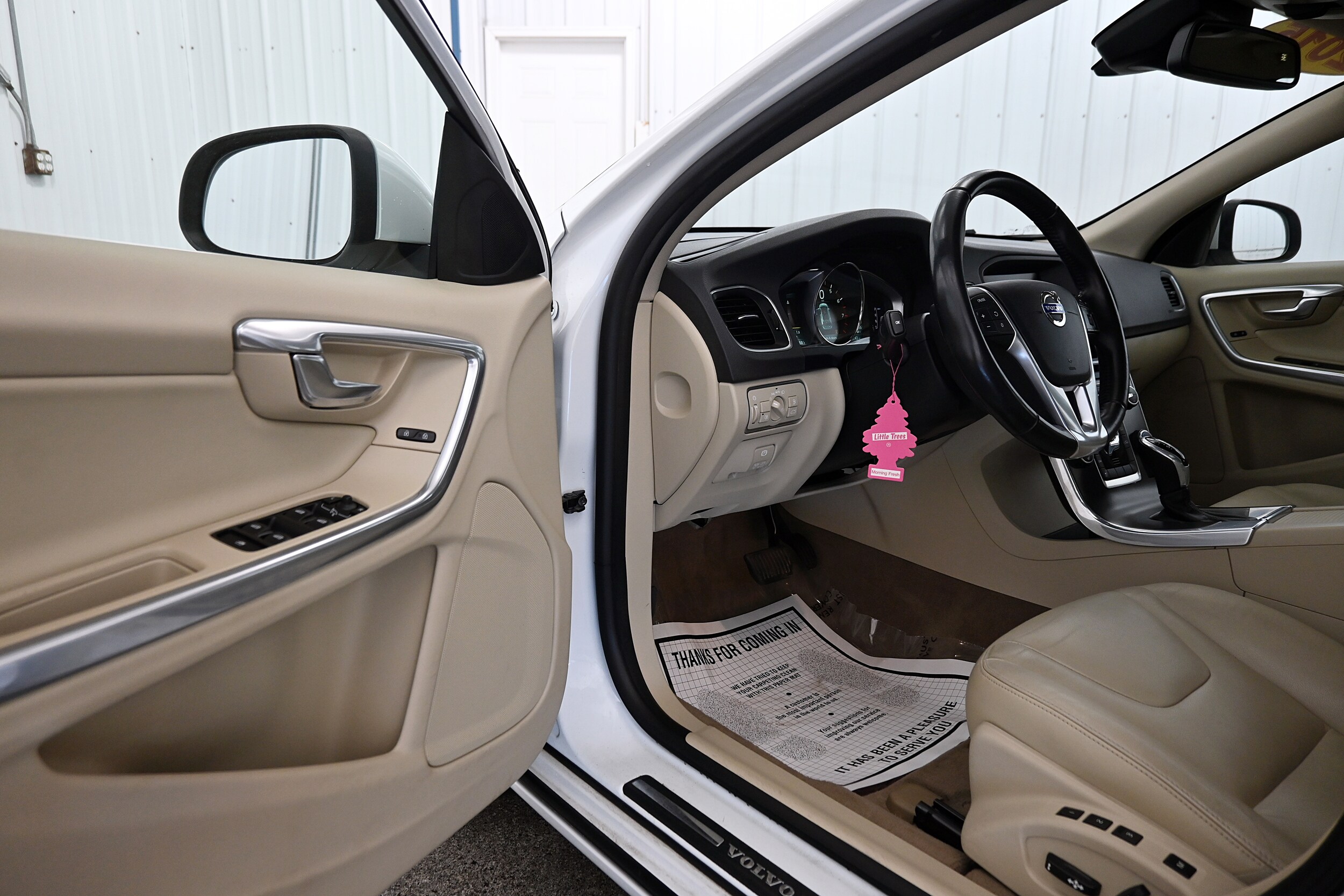 2015 Volvo V60 T5 Premier Plus photo 2