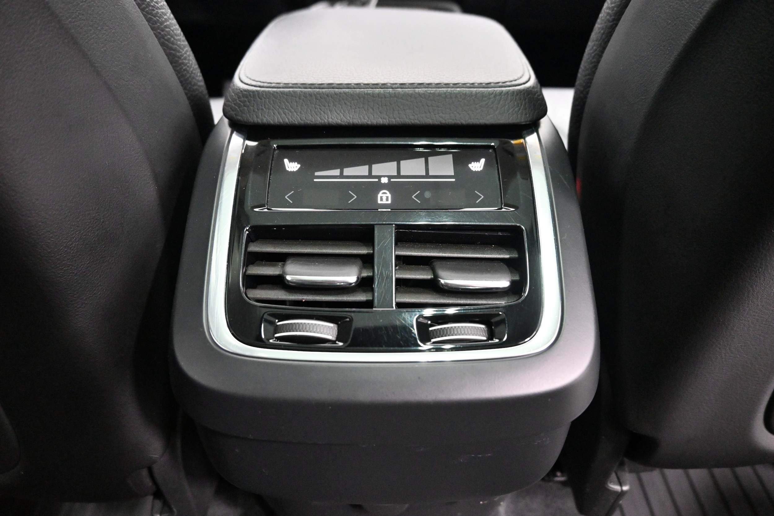 2021 Volvo XC90 Momentum - Photo 32