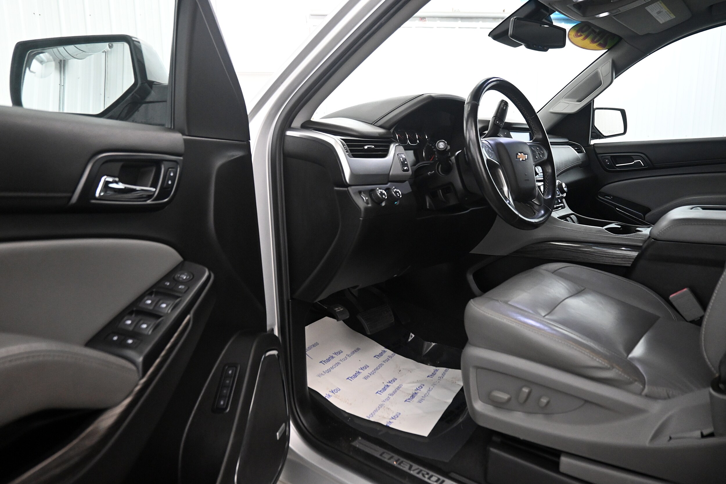 2019 Chevrolet Suburban LT photo 2