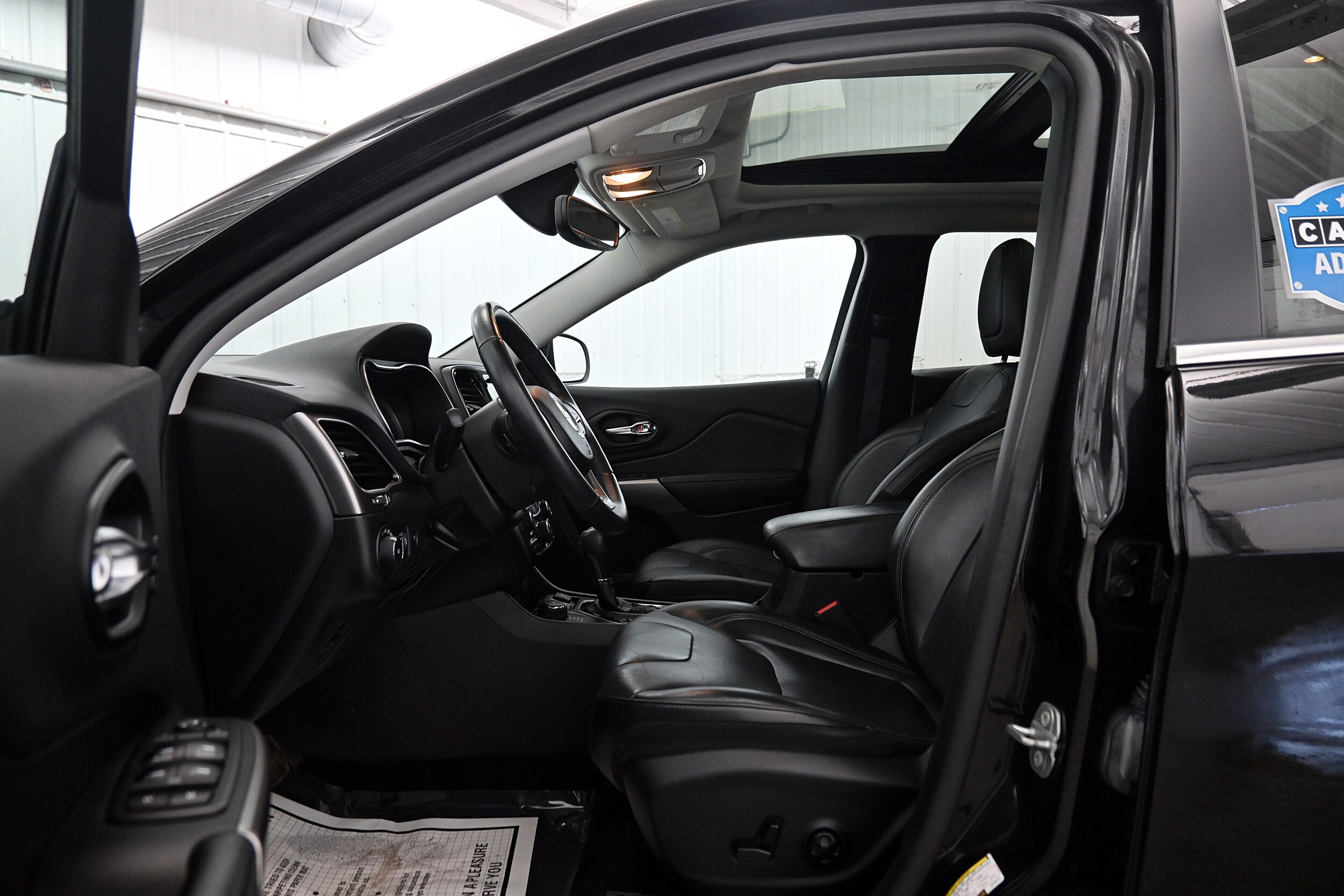 2019 Jeep Cherokee Limited photo 2