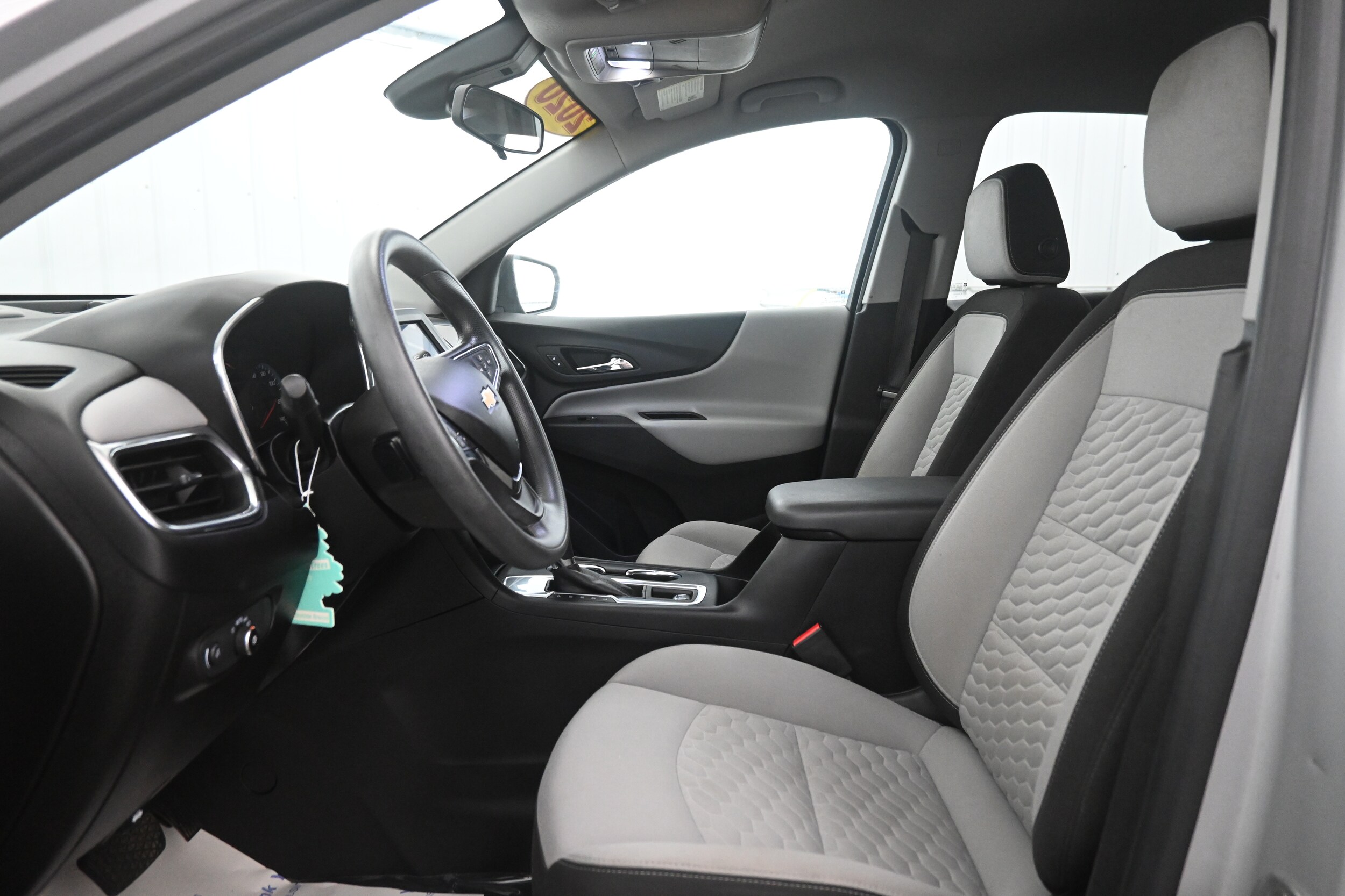 2020 Chevrolet Equinox LS photo 3