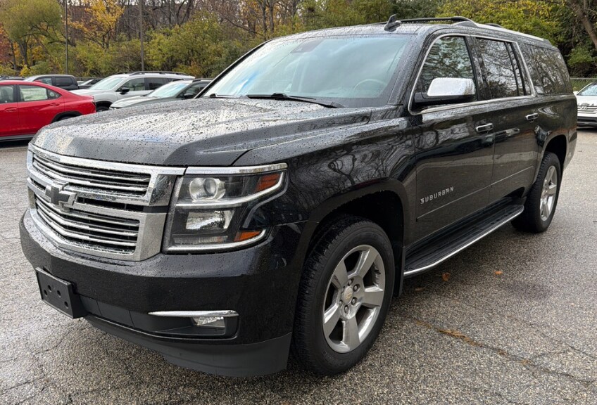 2020 Chevrolet Suburban Premier photo 3