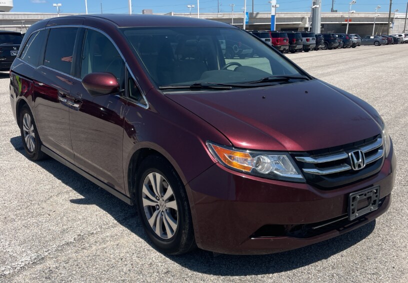 2017 Honda Odyssey SE photo 2