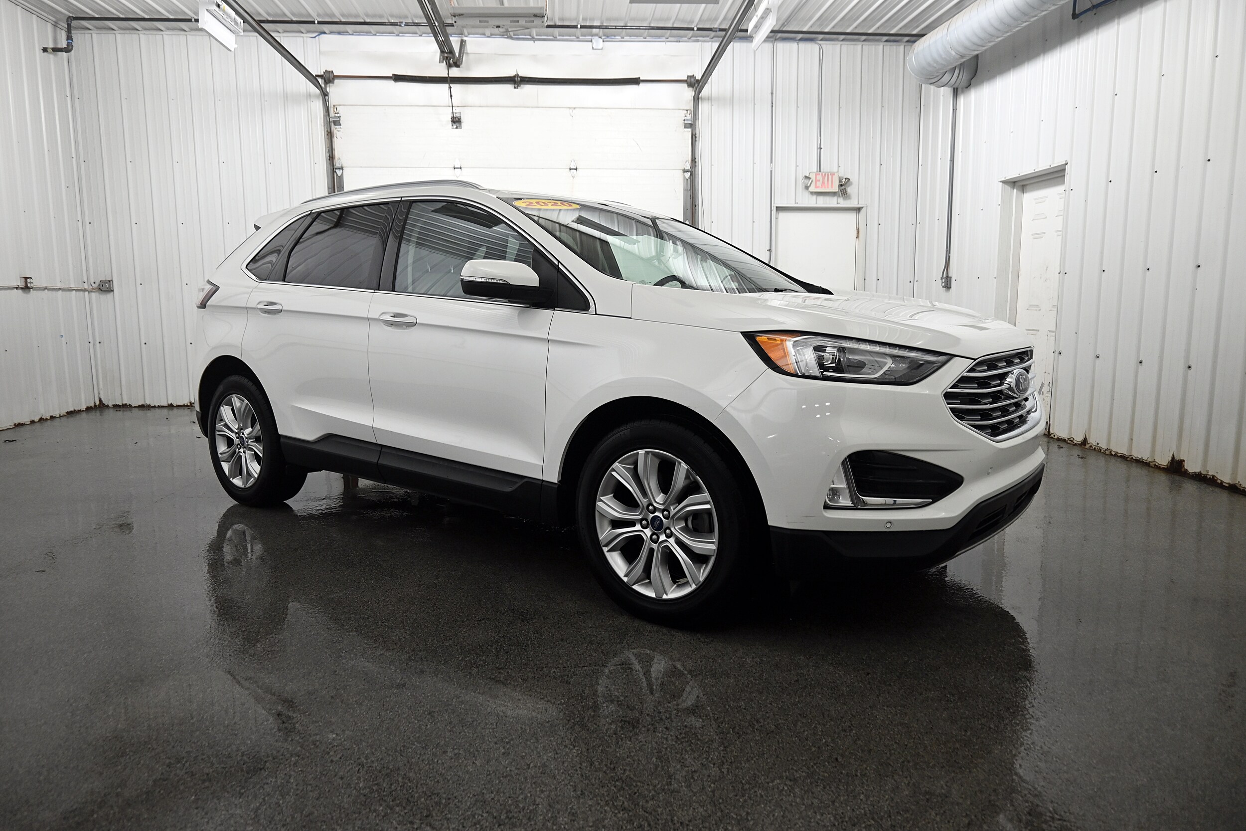 2020 Ford Edge Titanium photo 2