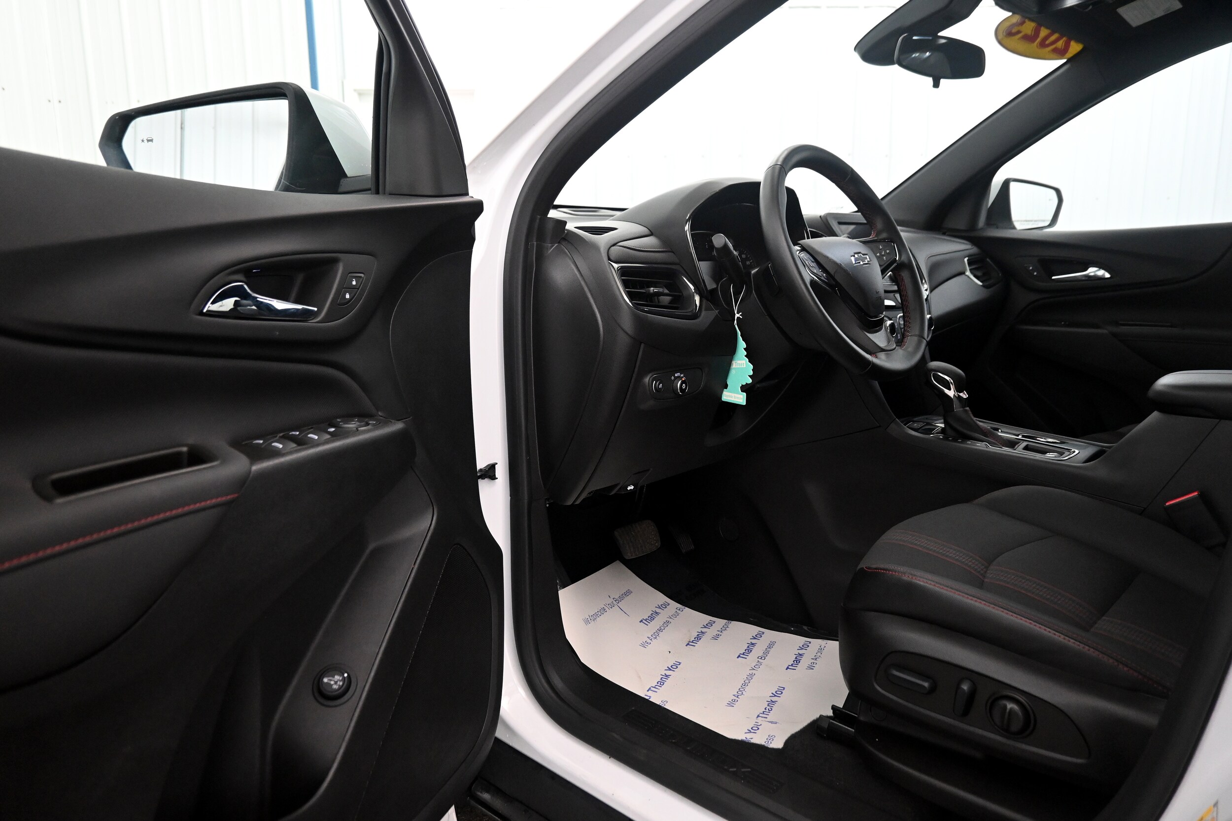 2023 Chevrolet Equinox RS photo 3