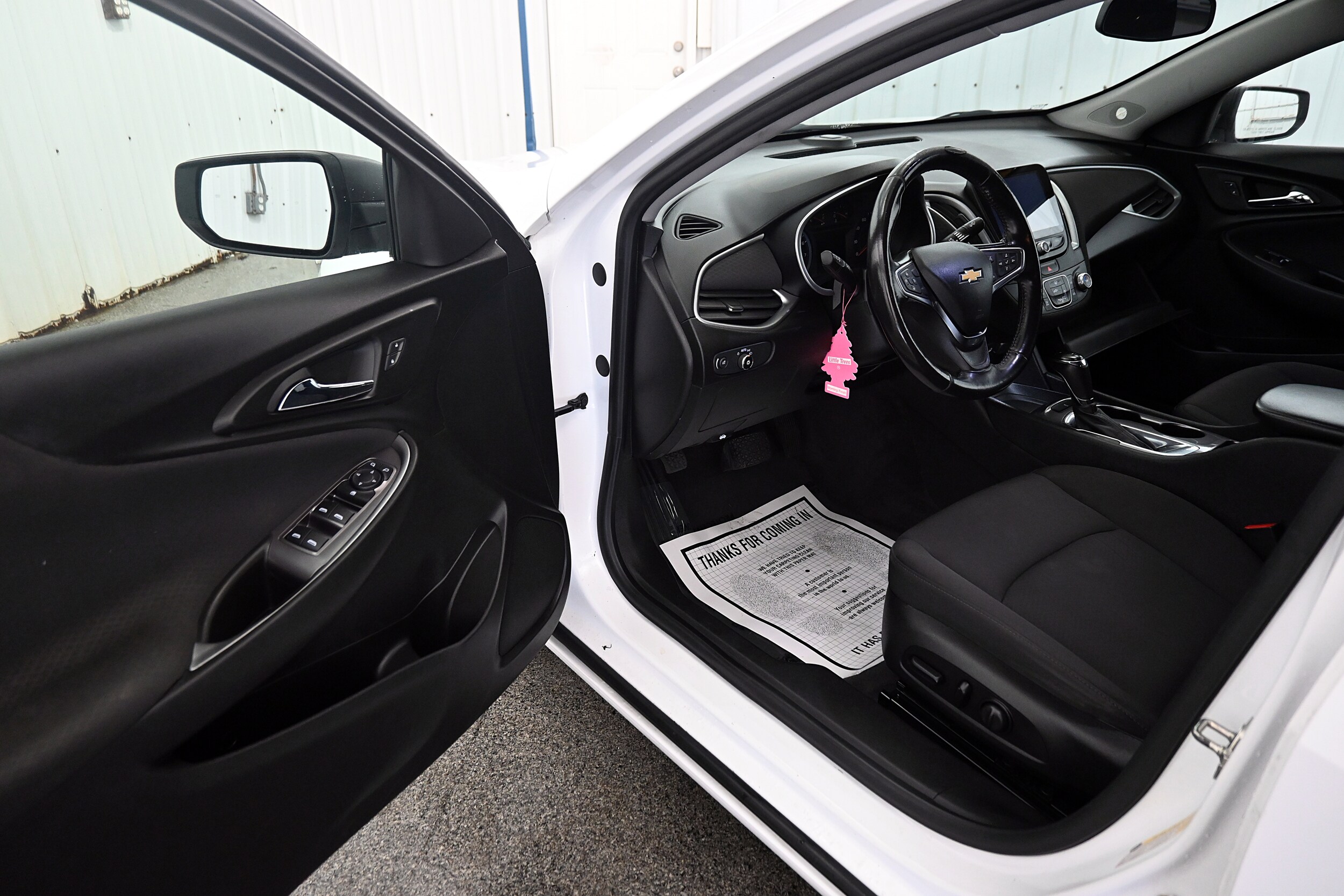 2019 Chevrolet Malibu RS photo 2