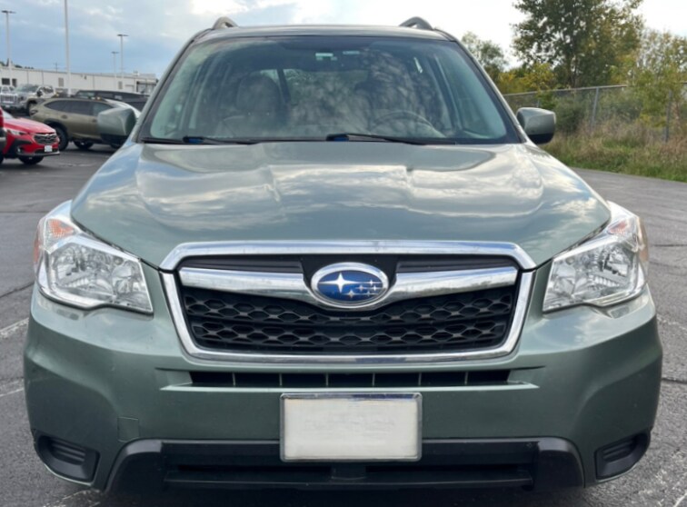 2016 Subaru Forester 2.5i Premium photo 2