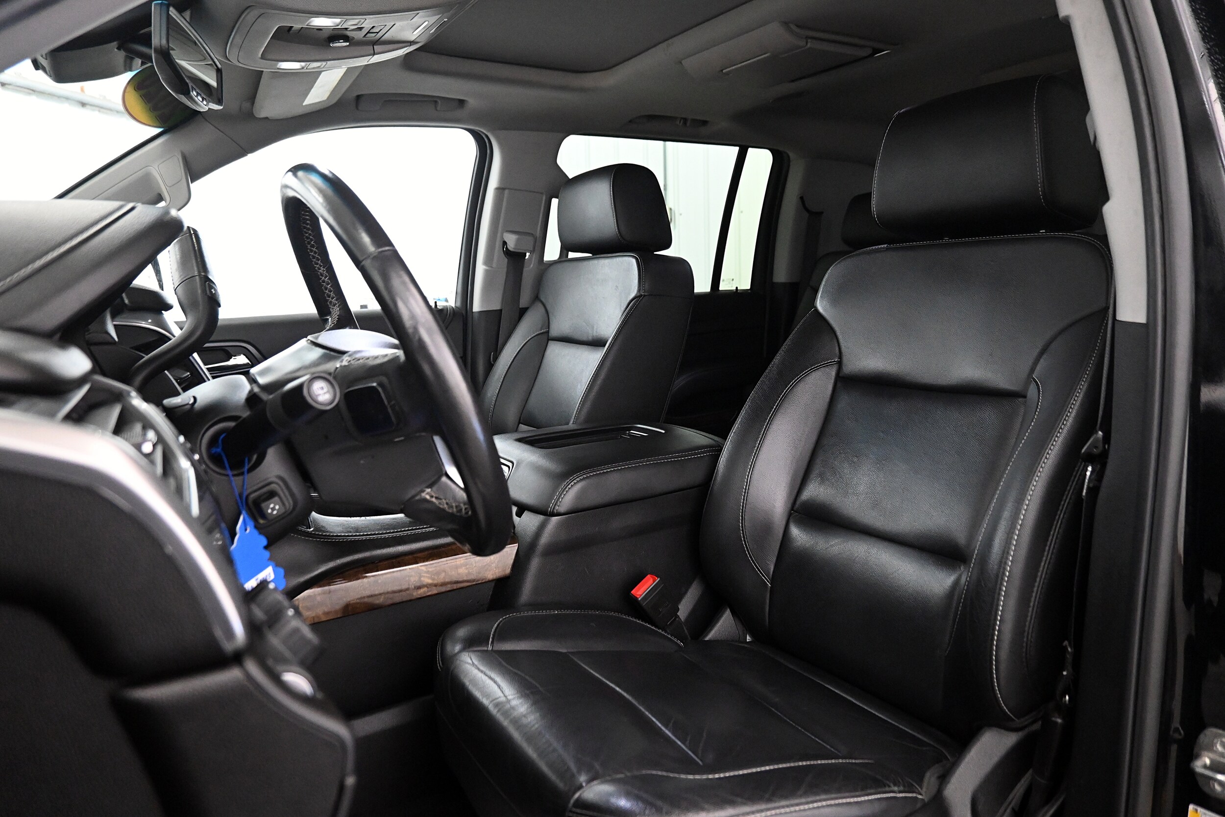 2020 Chevrolet Suburban LT photo 3