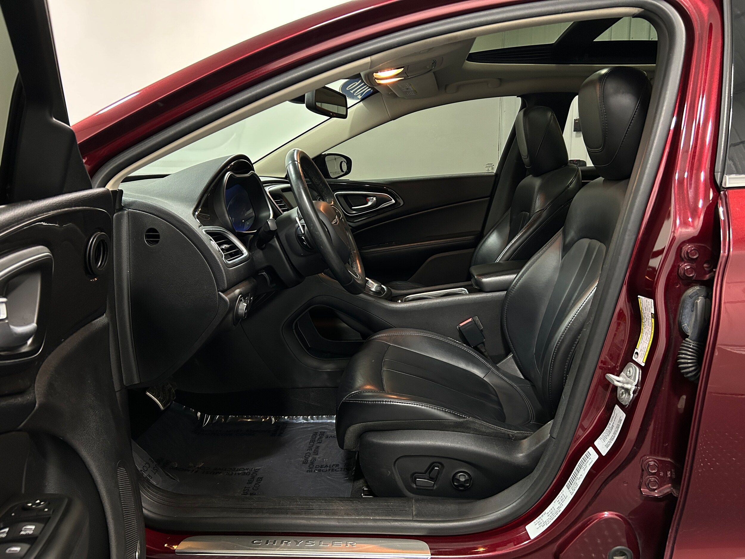2016 Chrysler 200 C photo 3