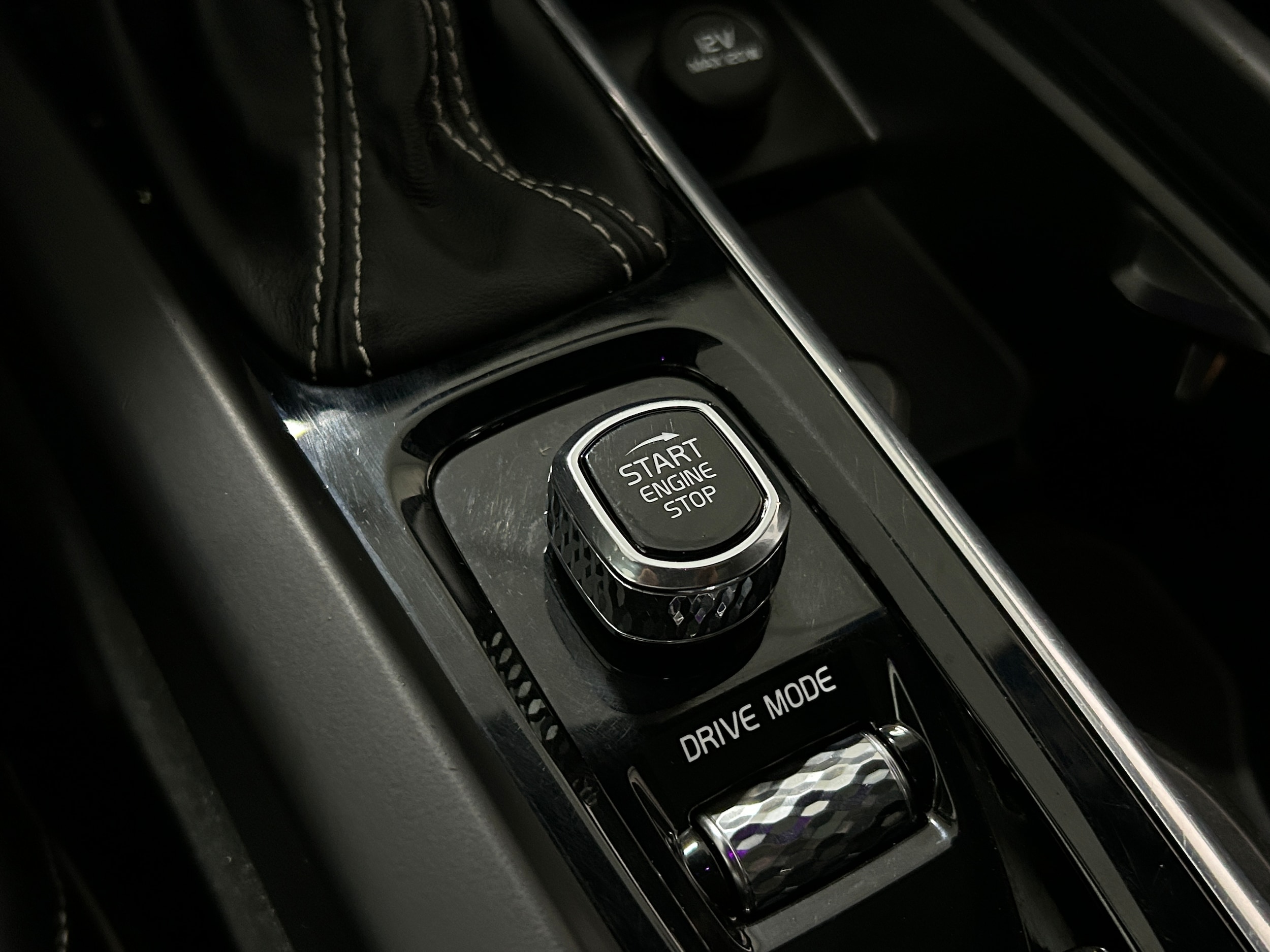 2020 Volvo XC60 R-Design - Photo 10