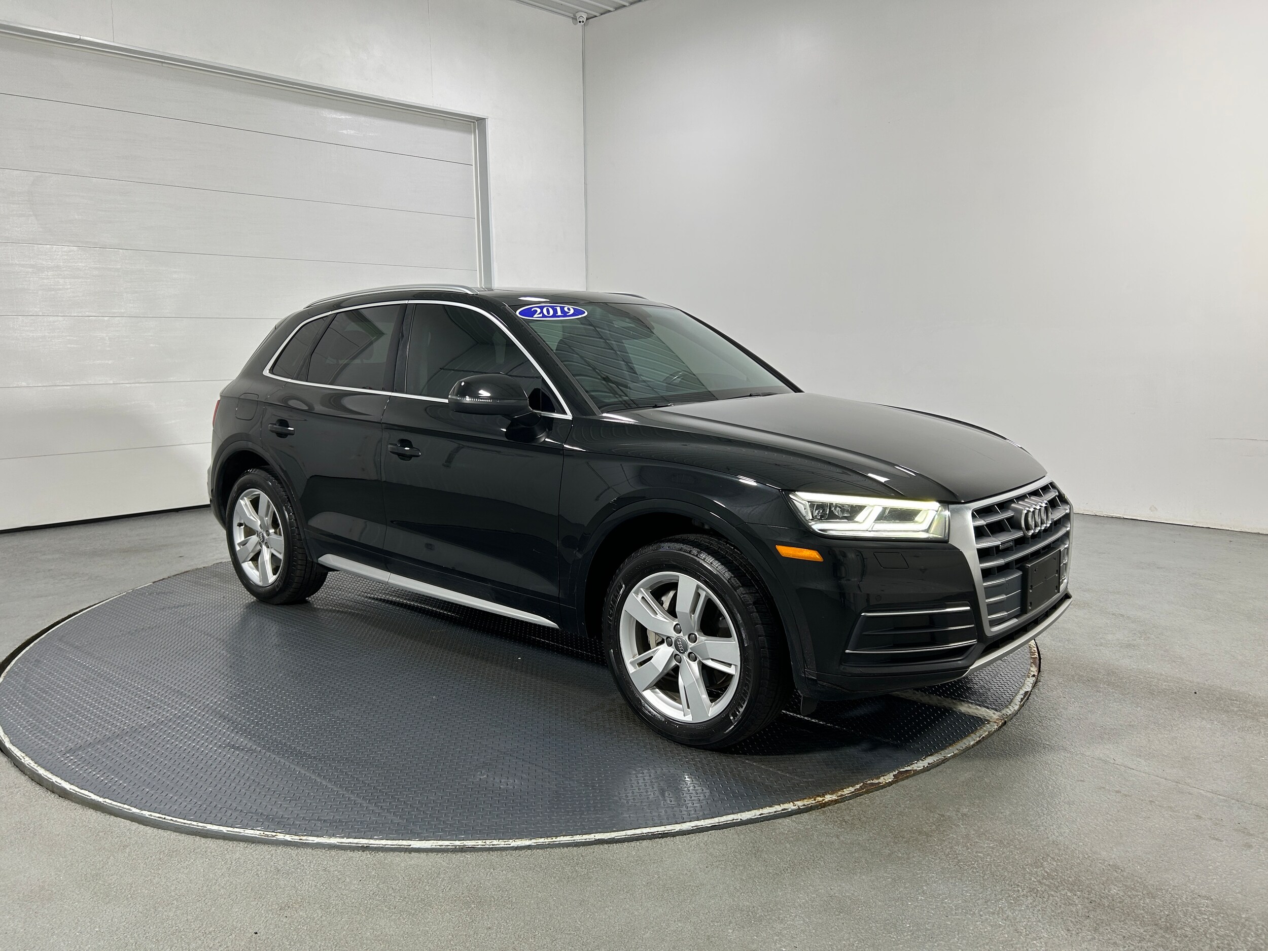 2019 Audi Q5 2.0T Premium Plus photo 2