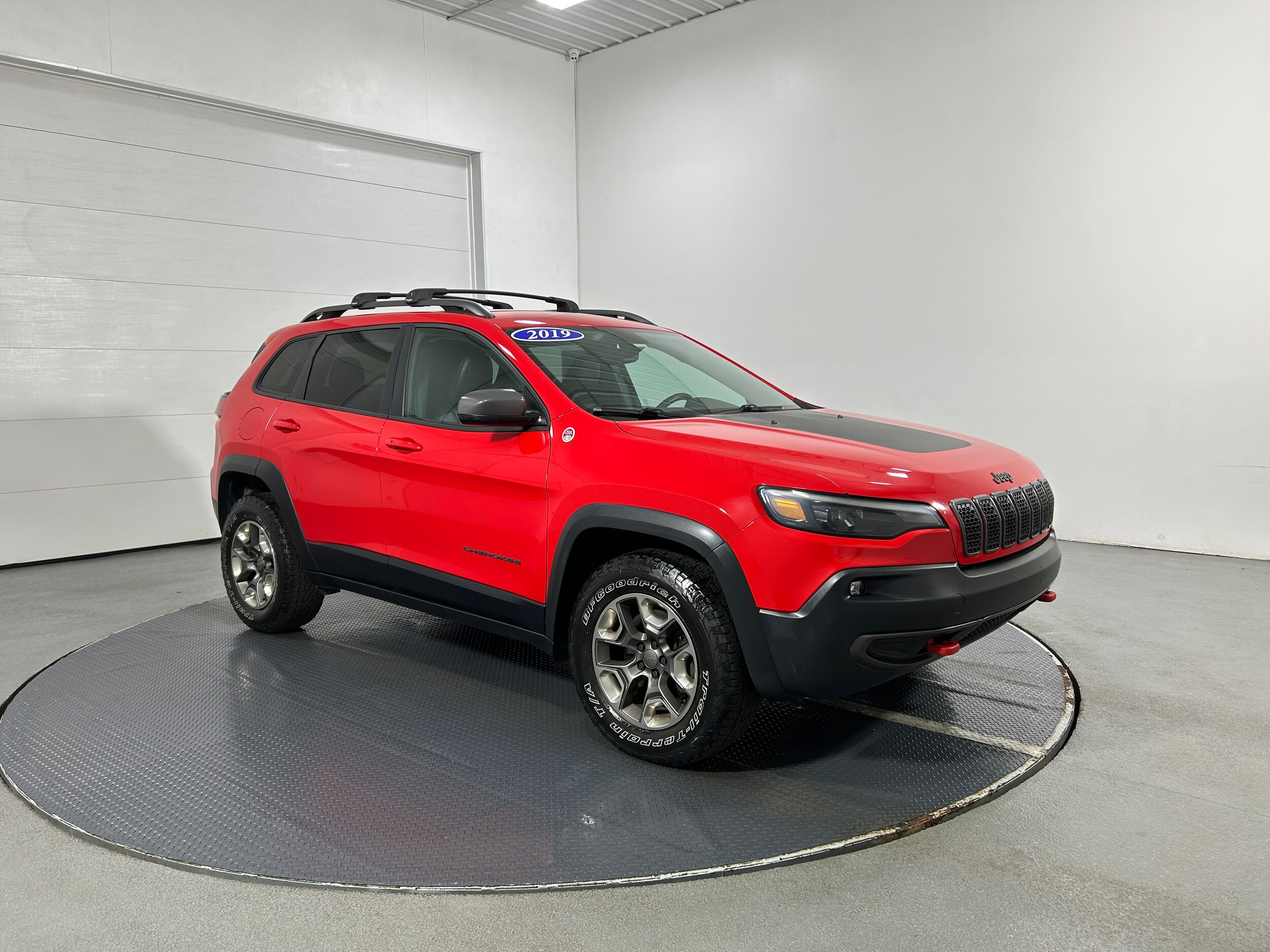 2019 Jeep Cherokee Trailhawk photo 2