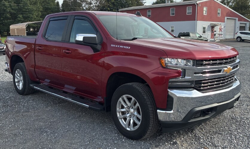 2019 Chevrolet Silverado 1500 LT photo 2