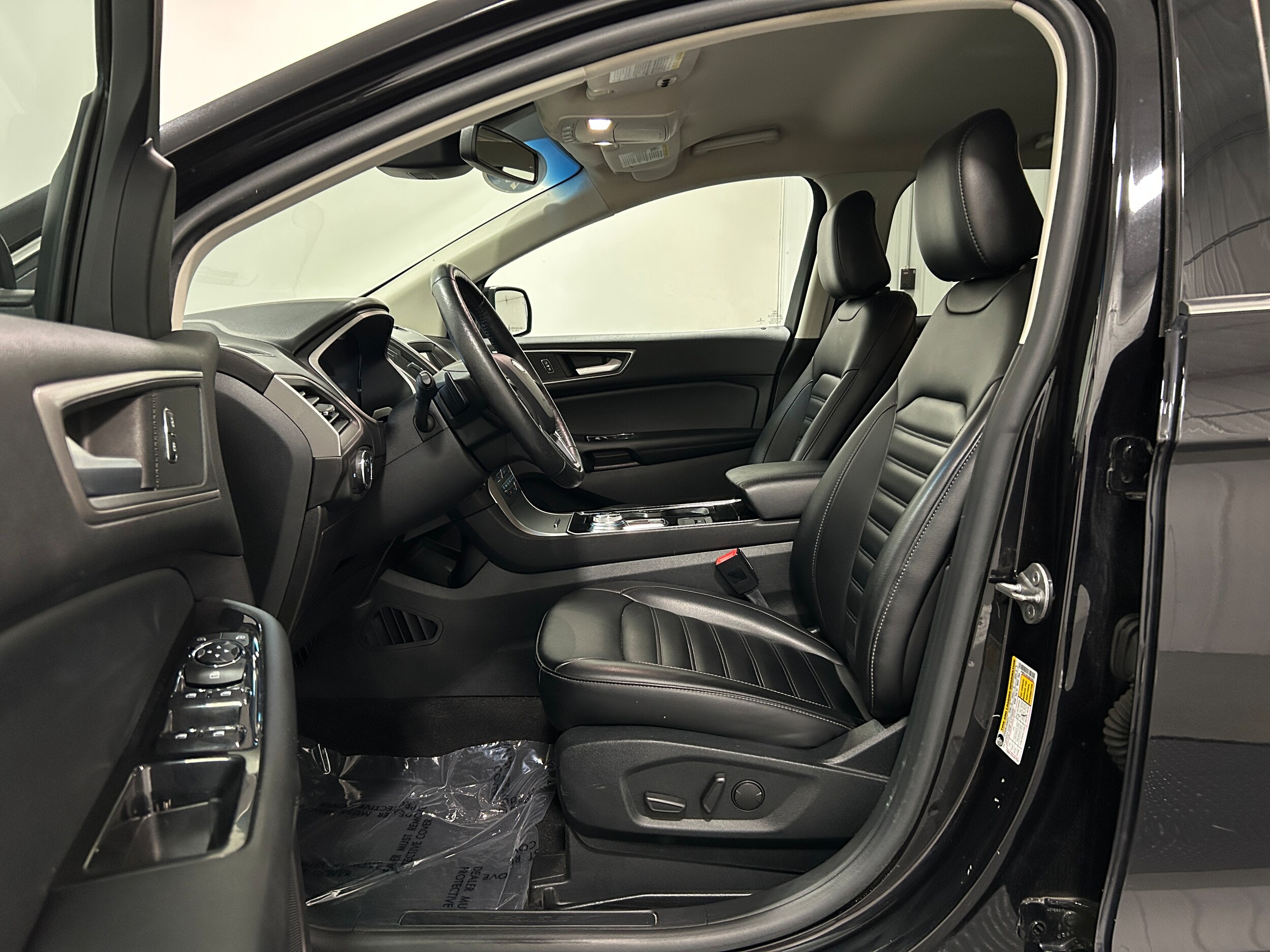 2020 Ford Edge SEL photo 2