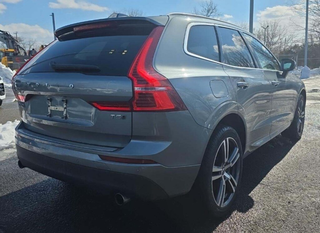 Used 2021 Volvo XC60 T5 Momentum SUV