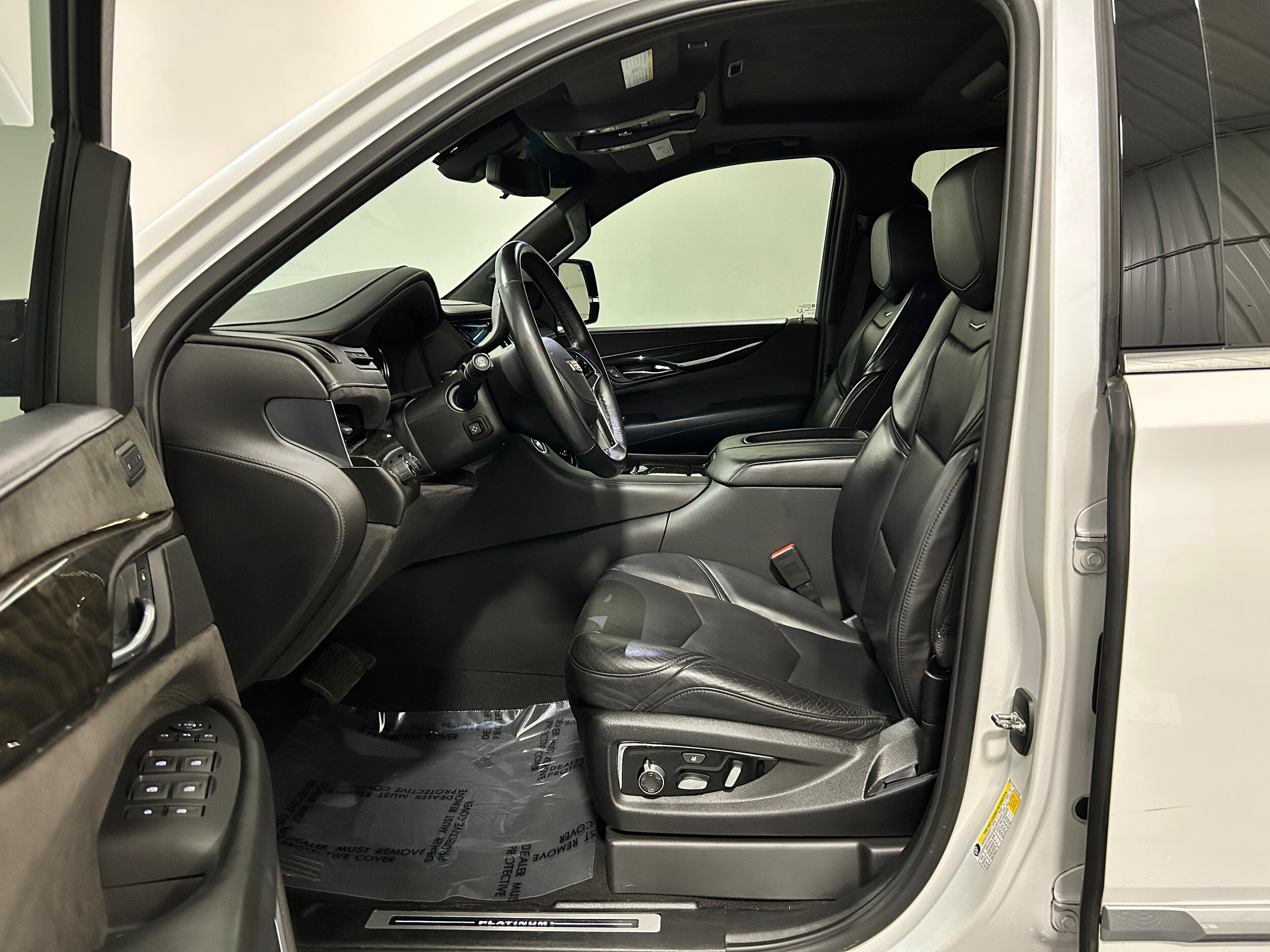 2020 Cadillac Escalade ESV Platinum photo 3