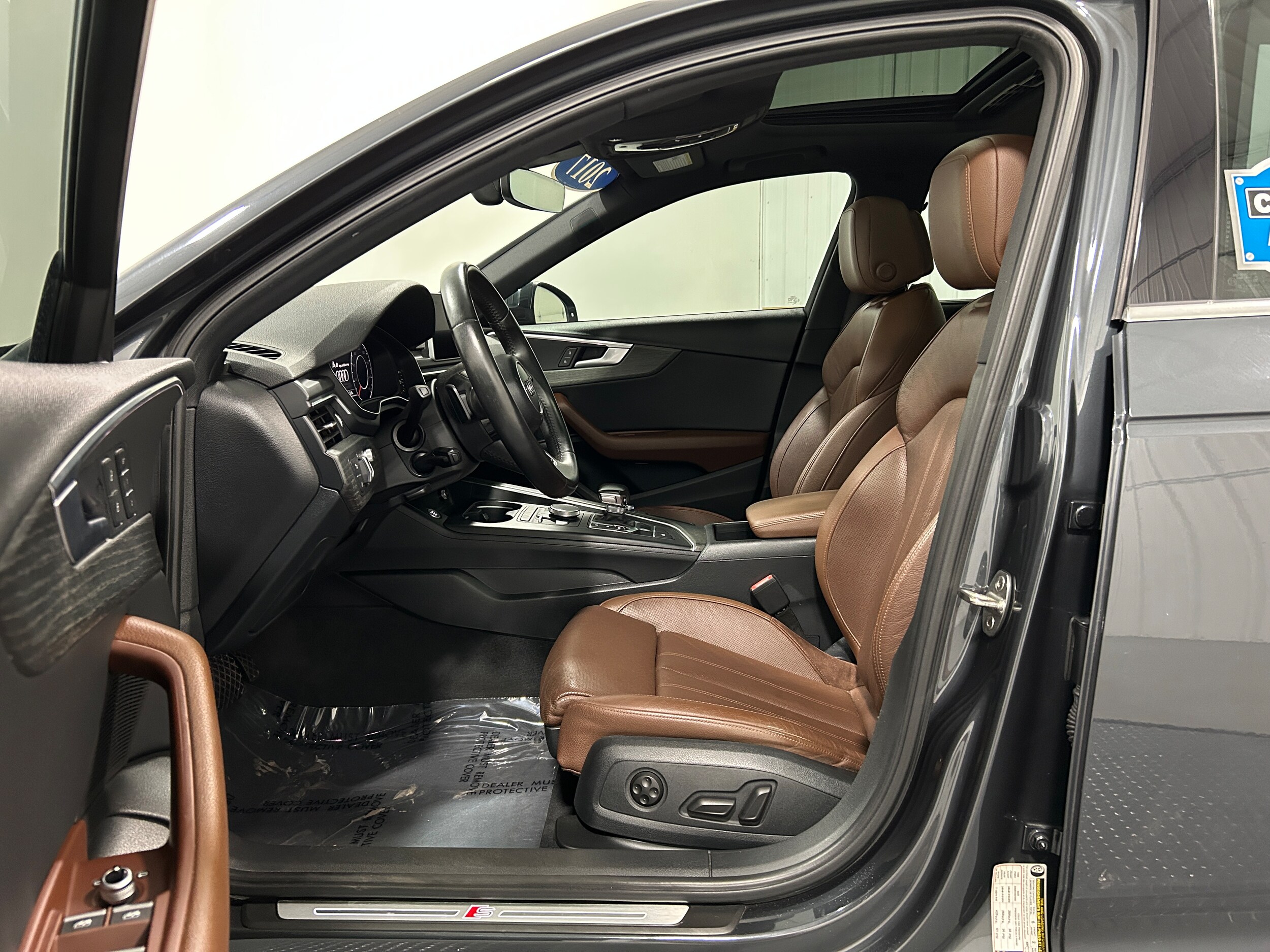 2017 Audi A4 2.0T Prestige photo 2