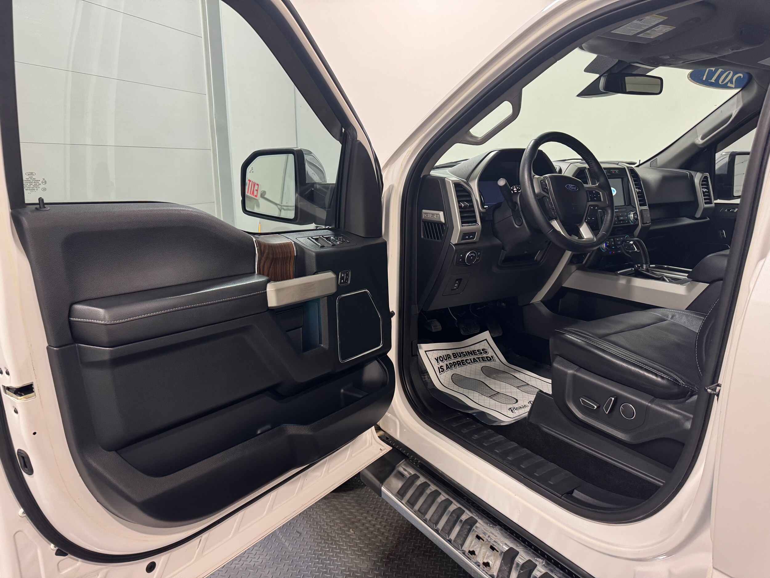 2017 Ford F-150 Lariat photo 2