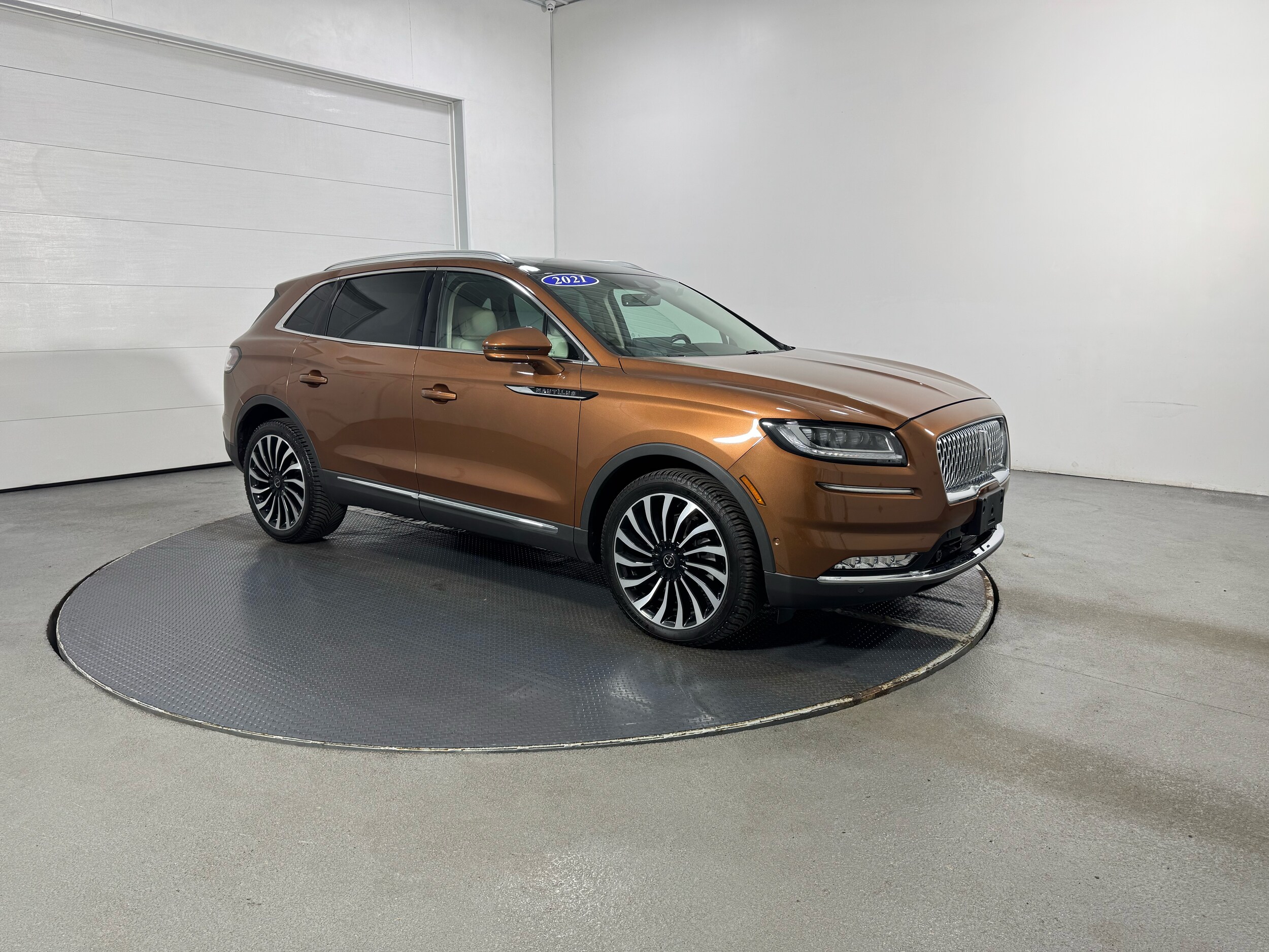 2021 Lincoln Nautilus Black Label photo 2